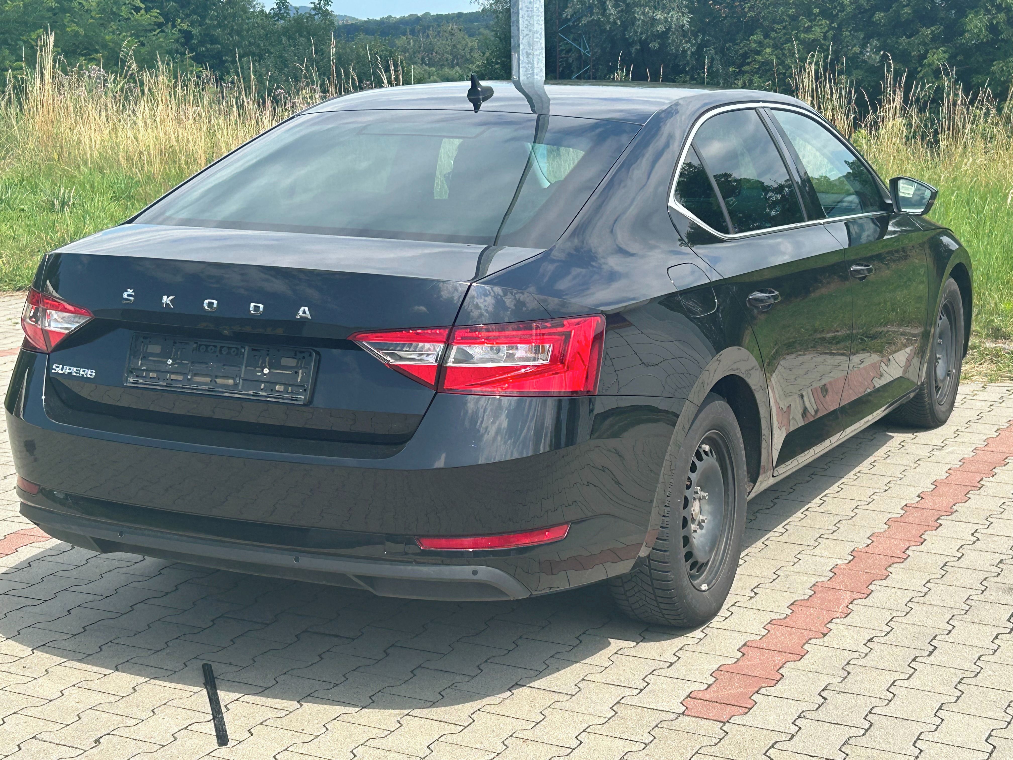 Škoda Superb - fotka 4