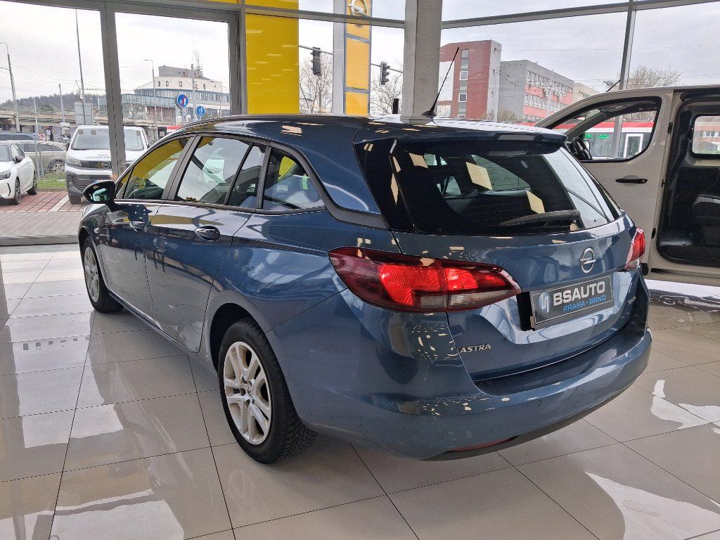 Opel Astra, 1.4T 92kW 2016 - fotka 4