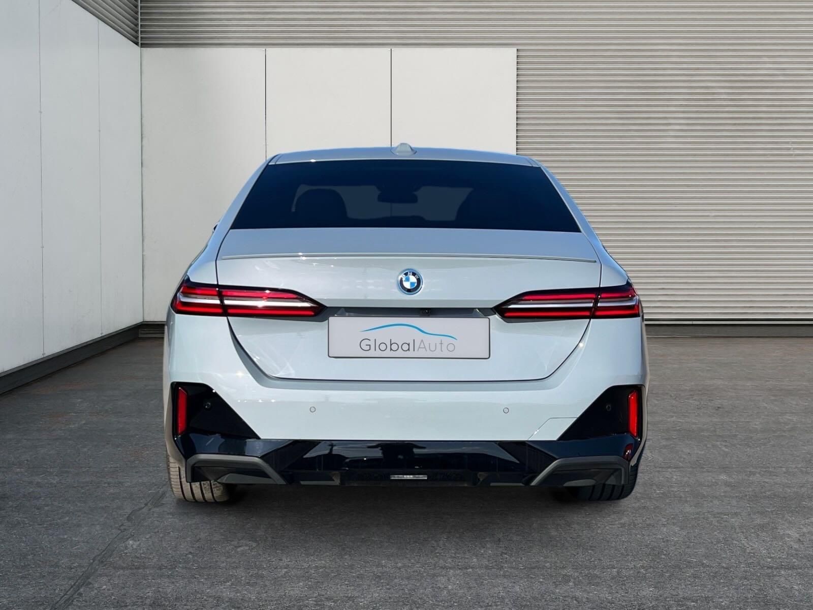 BMW Řada 5, 550e 360kW M-SPORT KŮŽE CZ DPH - fotka 4