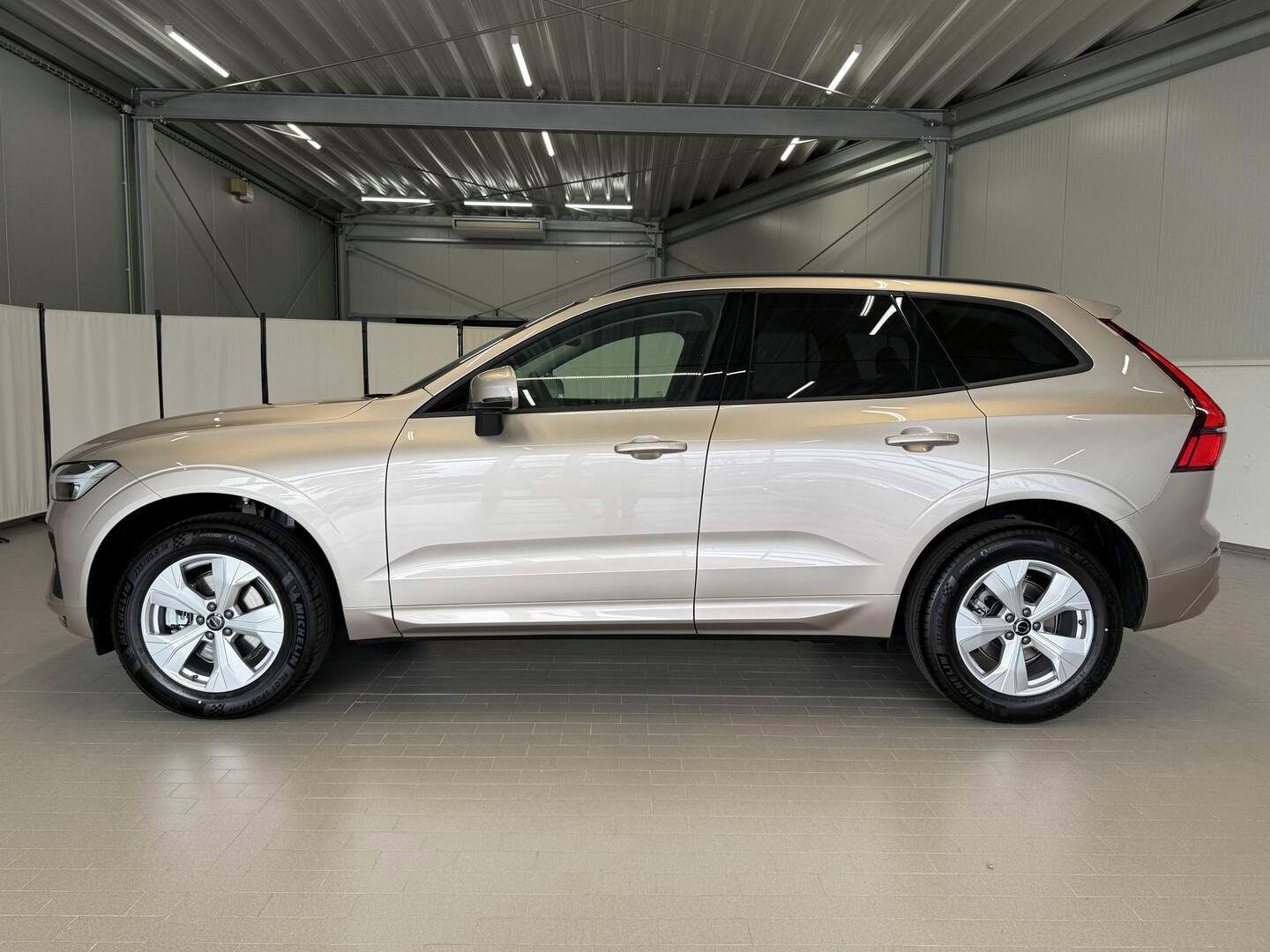 Volvo XC60, B5 2.0L 250+14 HPAT8 AWD CORE - fotka 2