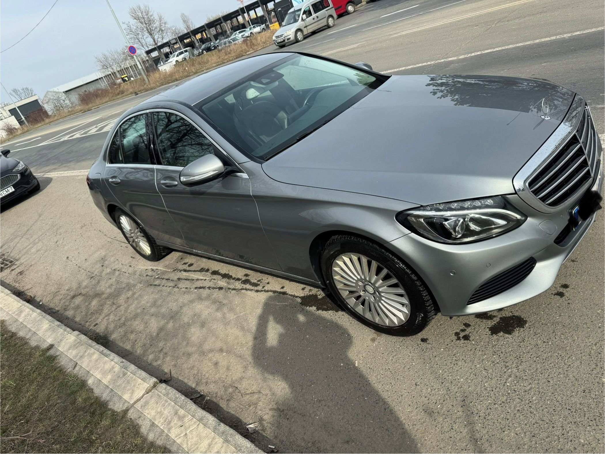 Mercedes-Benz Třídy C, nehavarováno - fotka 2