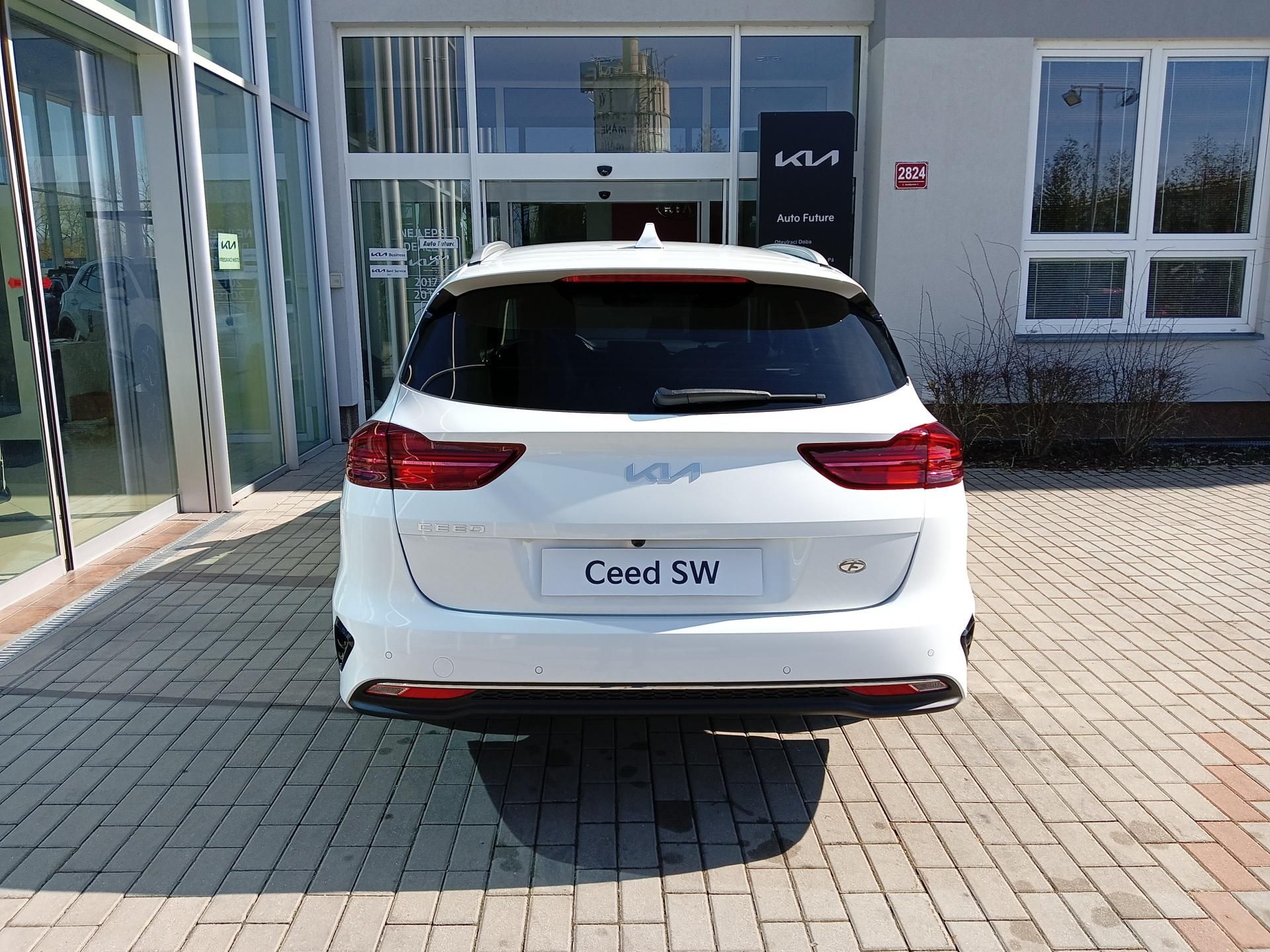 Kia Cee´d, SW 1.5 T-GDi TOP 7DCT MY25 - fotka 6