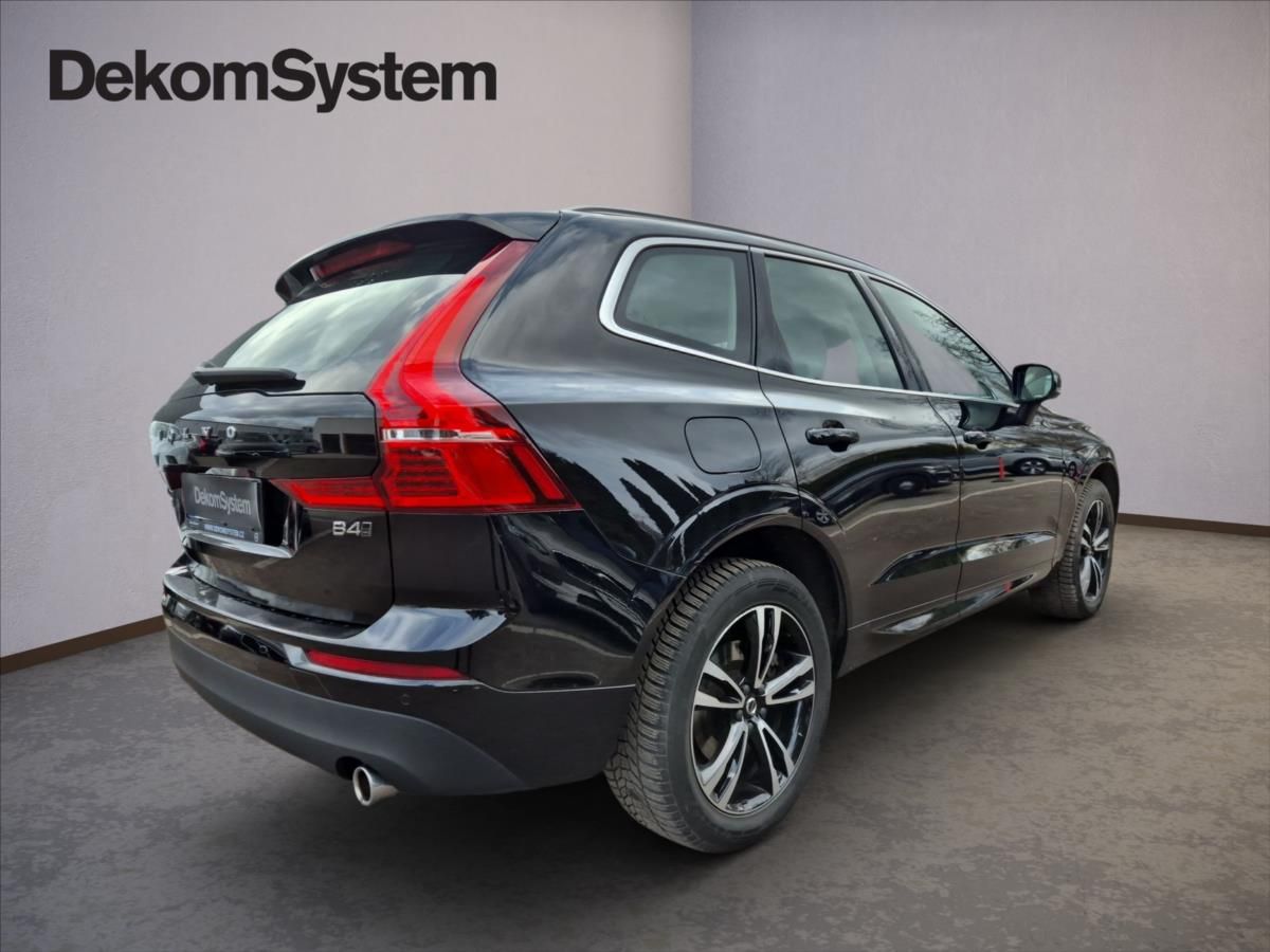 Volvo XC60, 2,0 B4 AWD MOMENTUM+ - fotka 3