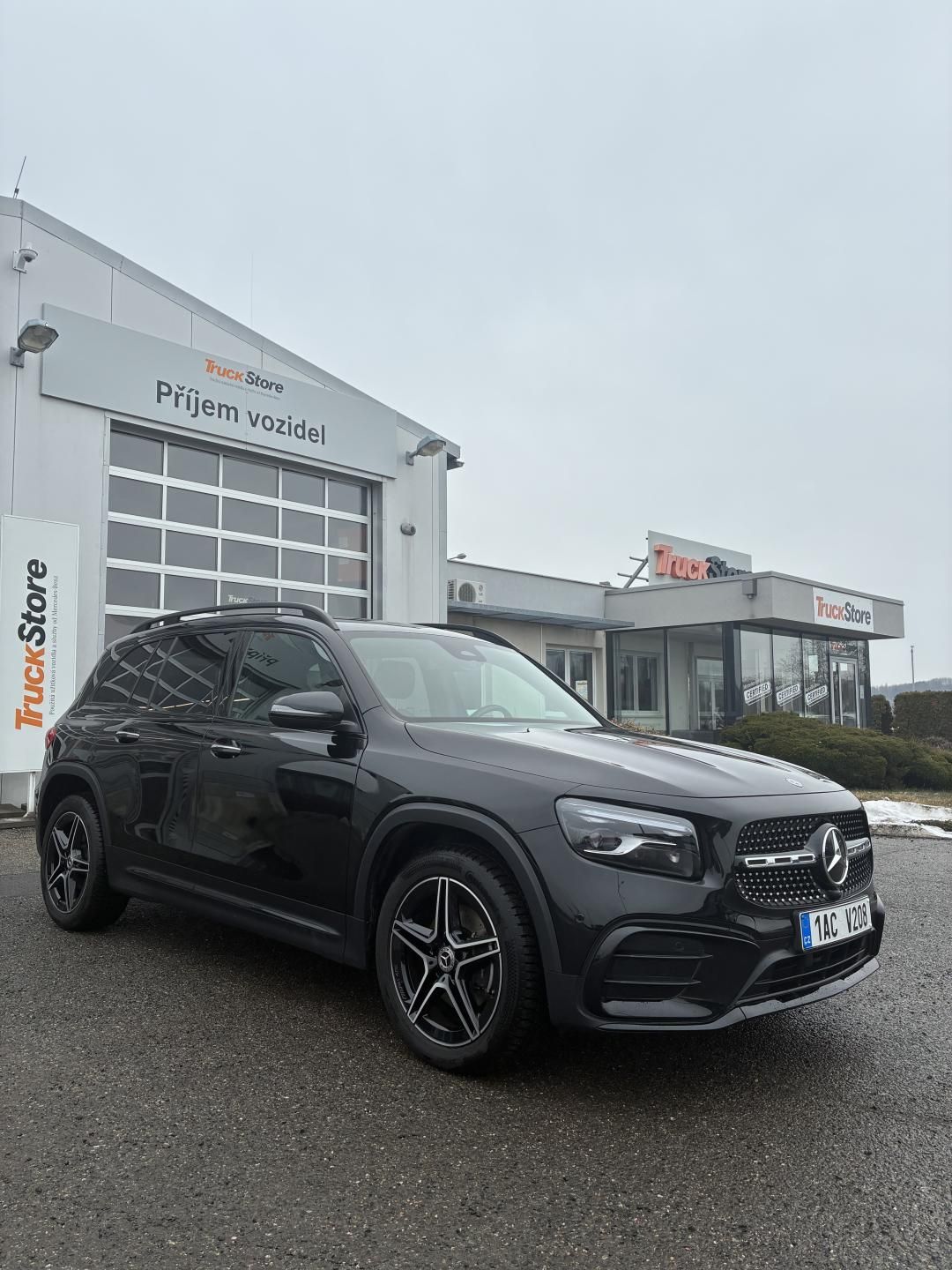 Mercedes-Benz GLB, 200d 4MATIC - fotka 2