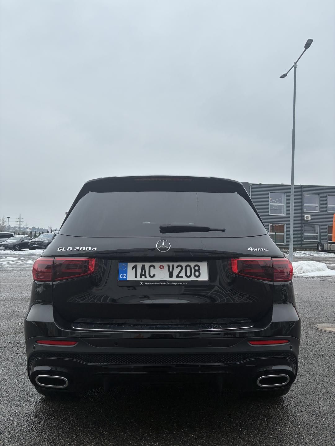 Mercedes-Benz GLB, 200d 4MATIC - fotka 4
