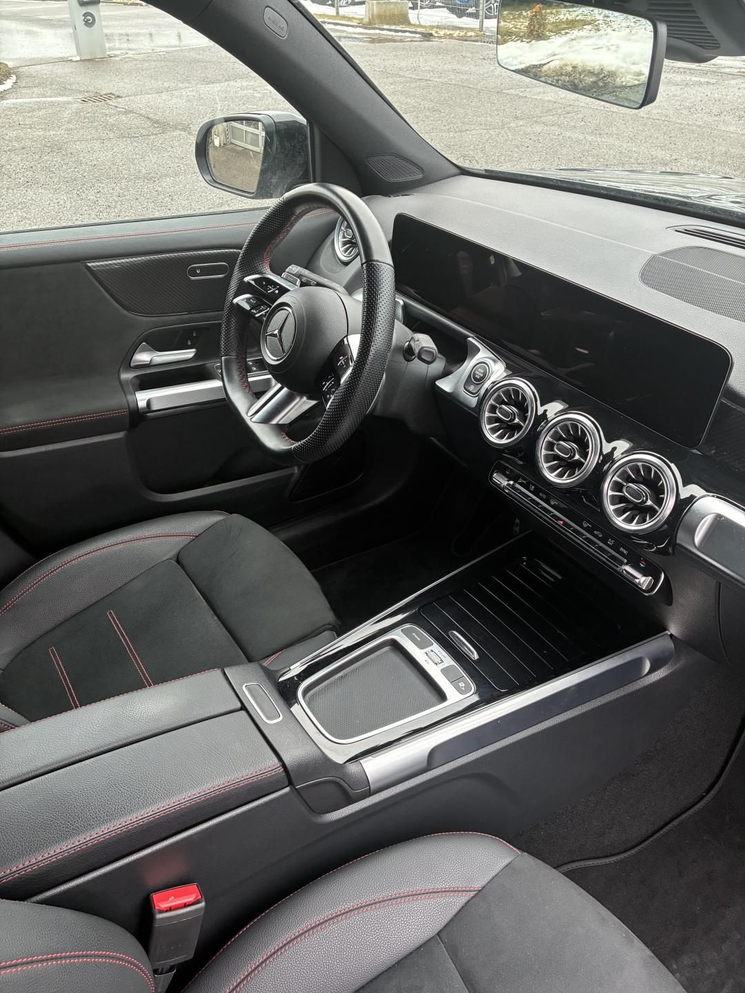 Mercedes-Benz GLB, 200d 4MATIC - fotka 6
