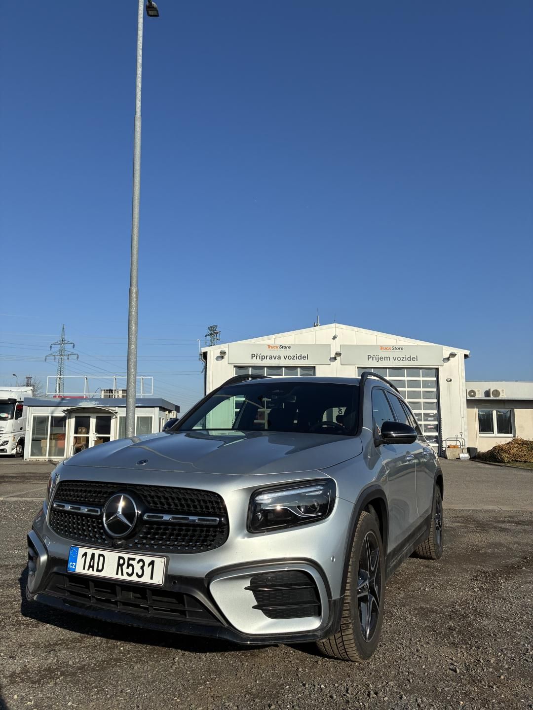 Mercedes-Benz GLB, 200d 4MATIC - fotka 3