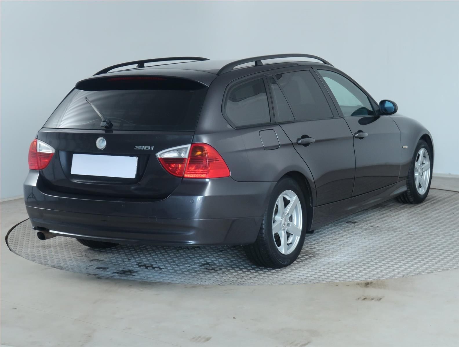 BMW Řada 3, 318 i, Parkovací asistent - fotka 5
