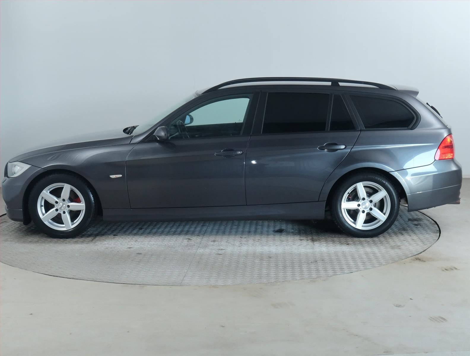 BMW Řada 3, 318 i, Parkovací asistent - fotka 3