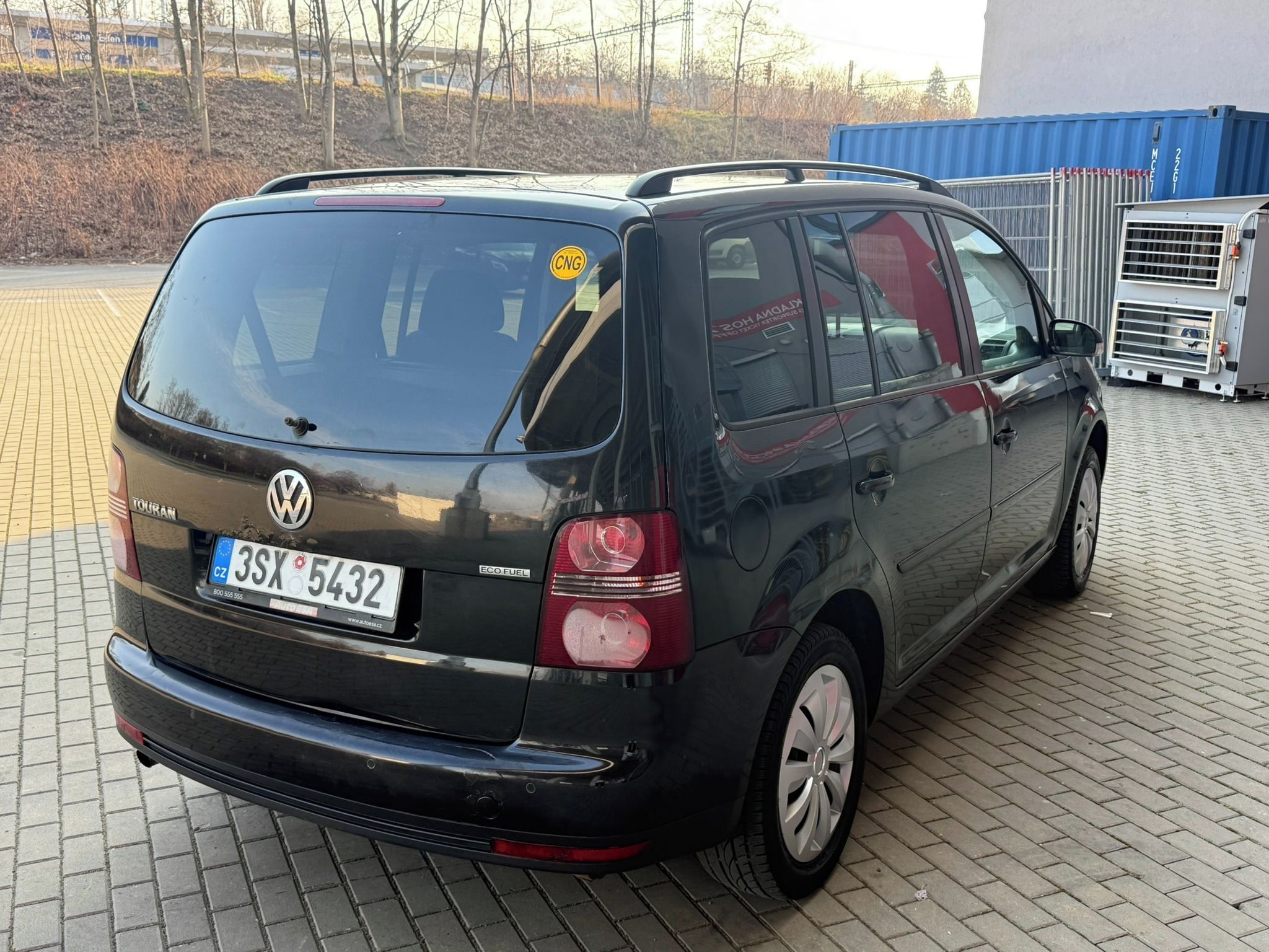 Volkswagen Touran, 2.0i+CNG, 80kw Nová STK 7míst - fotka 5