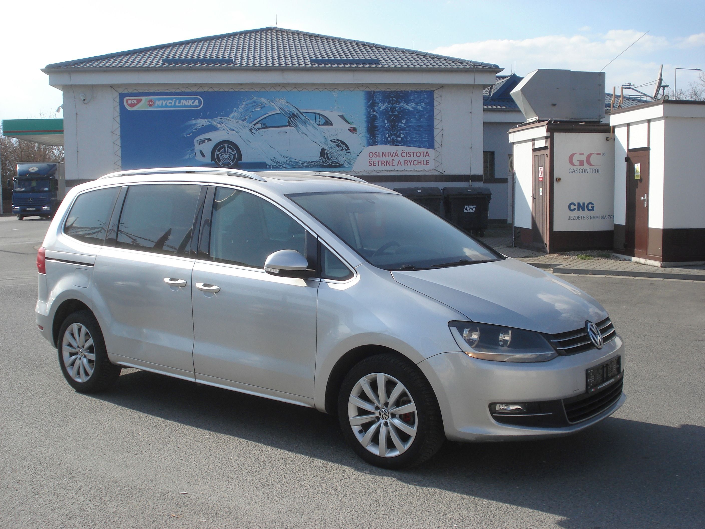 Volkswagen Sharan, 2.0 TDi HIGHLINE 7 M 125 KW - fotka 6