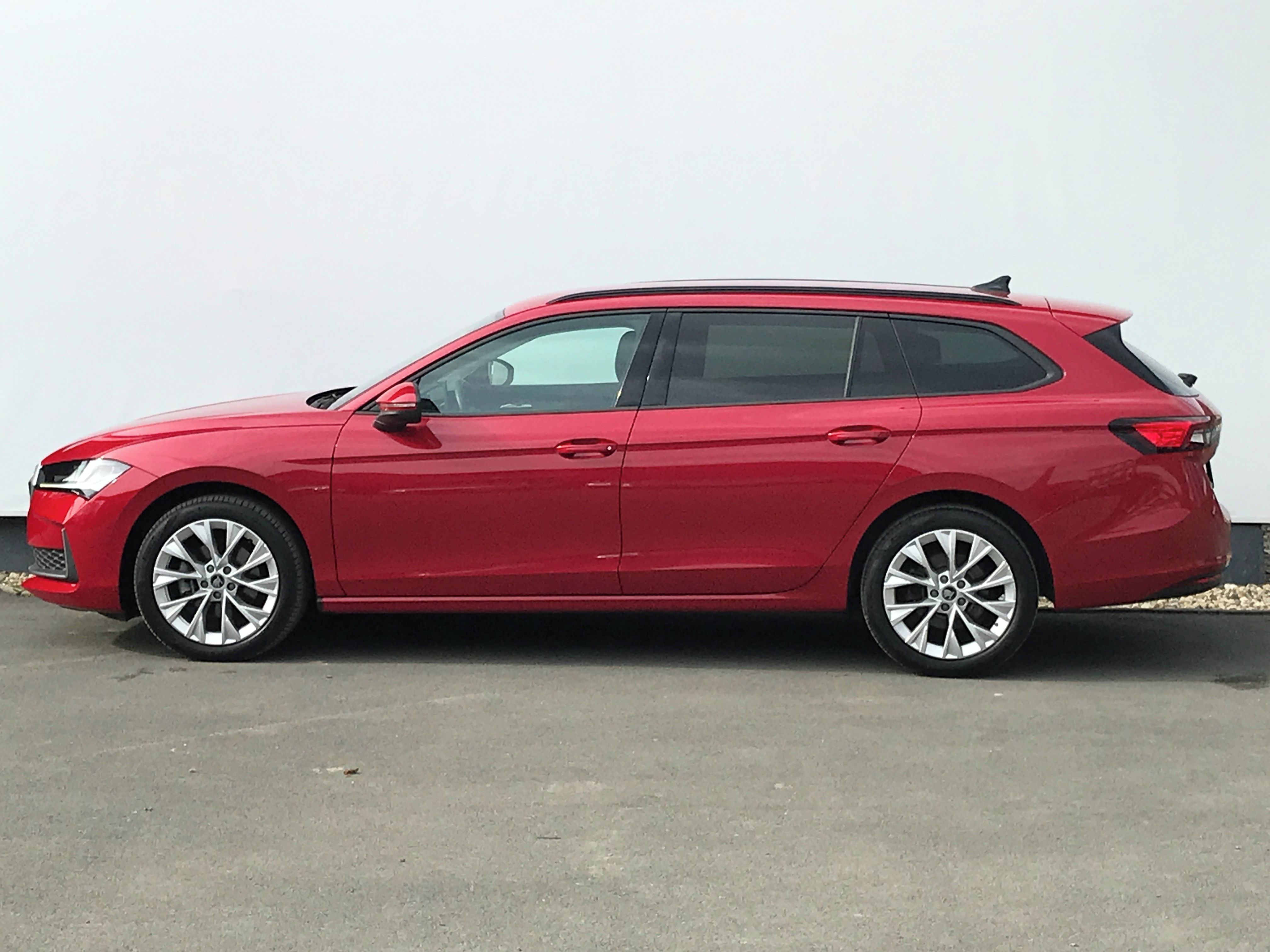 Škoda Superb, TDi 110kW 7°DSG SELE+NAV+TAŽNÉ - fotka 3