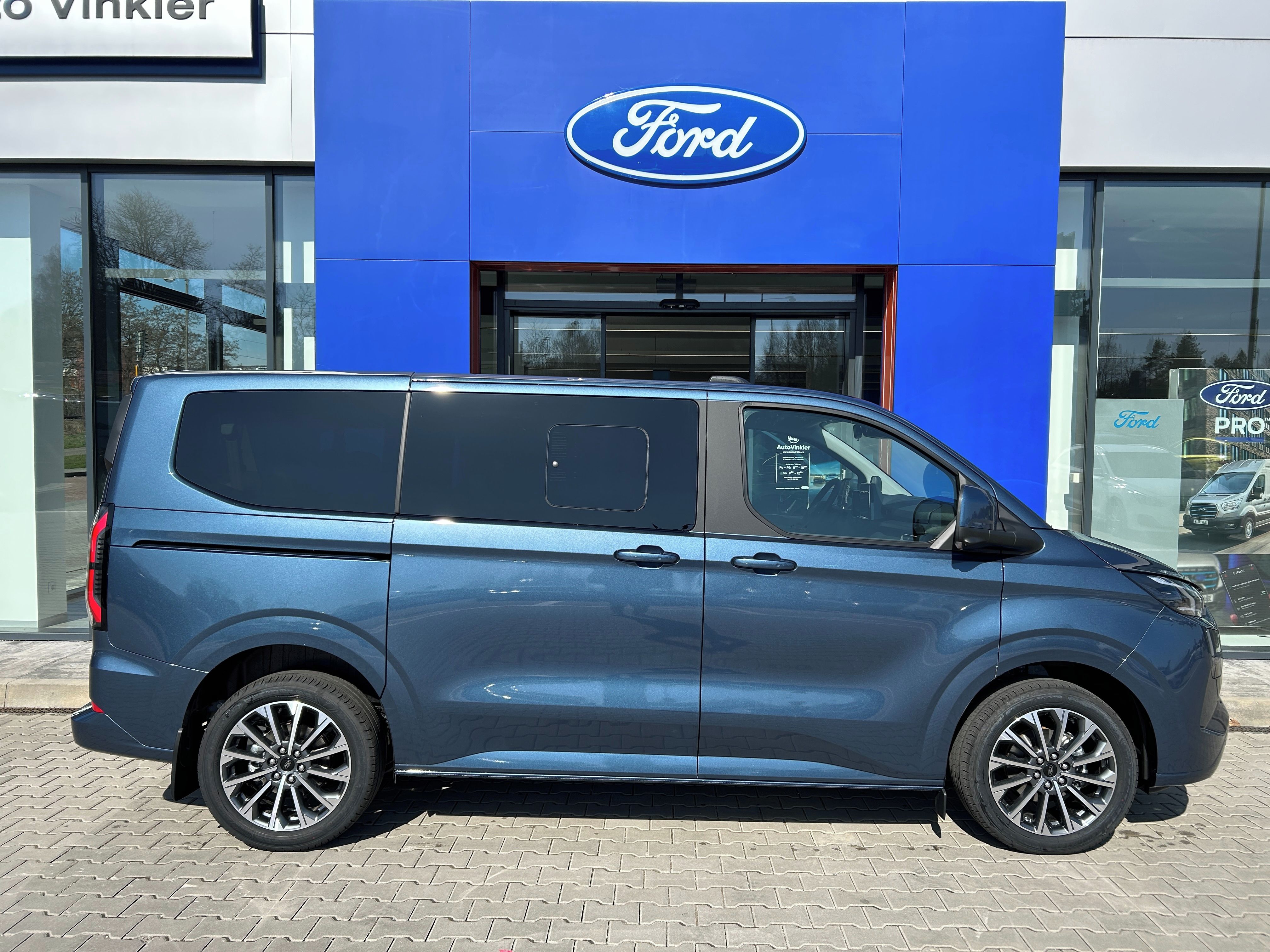 Ford Tourneo Custom, Titanium X L1 2.5 PHEV 171kW - fotka 4