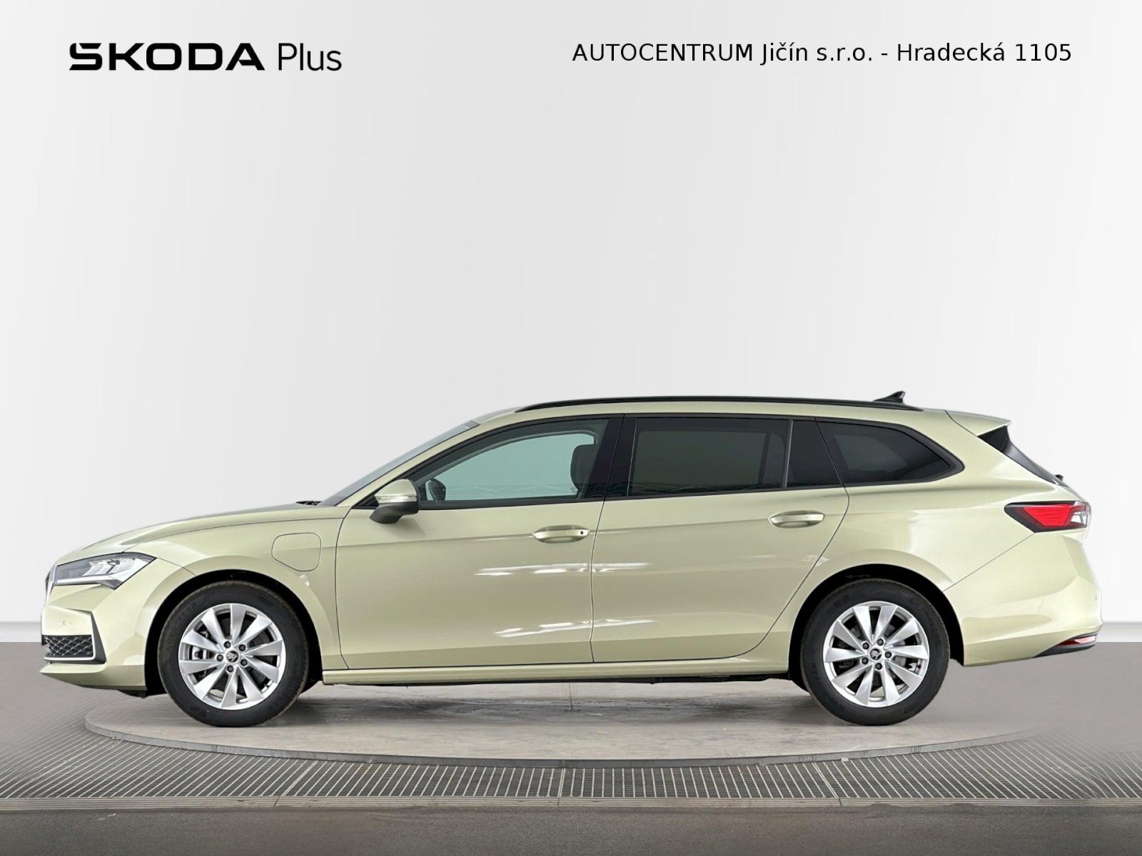 Škoda Superb, Combi iV DSG 1.5TSI 150kW Sele - fotka 3