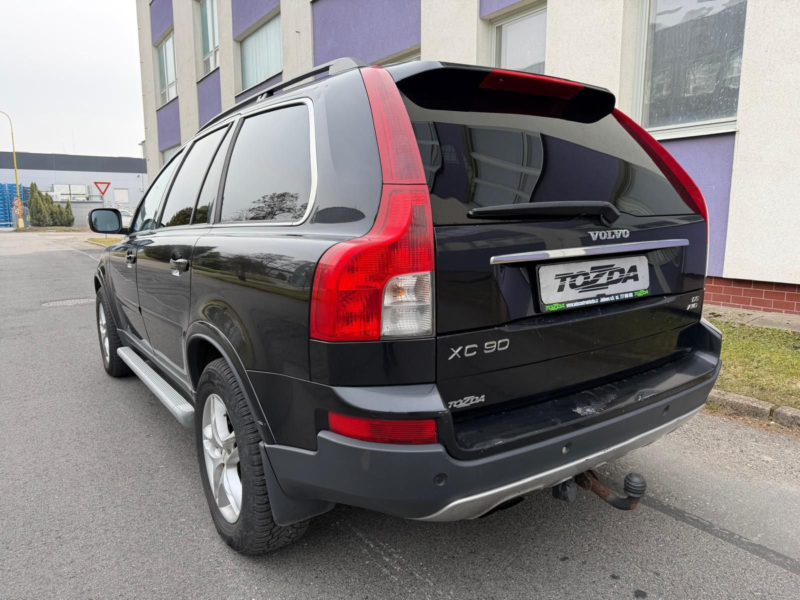 Volvo XC90, 2,4 D5 AWD / 1.maj. / ČR / - fotka 3