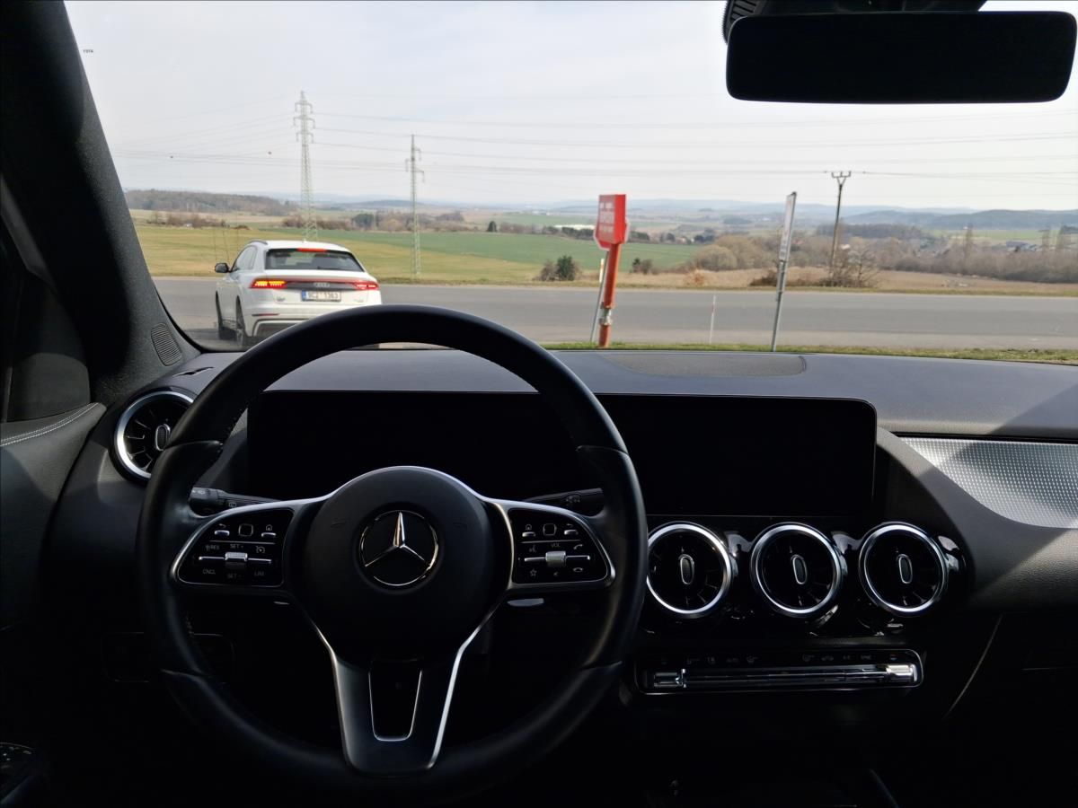 Mercedes-Benz GLA, 1,3 GLA 180 LIMITED EDITION - fotka 5