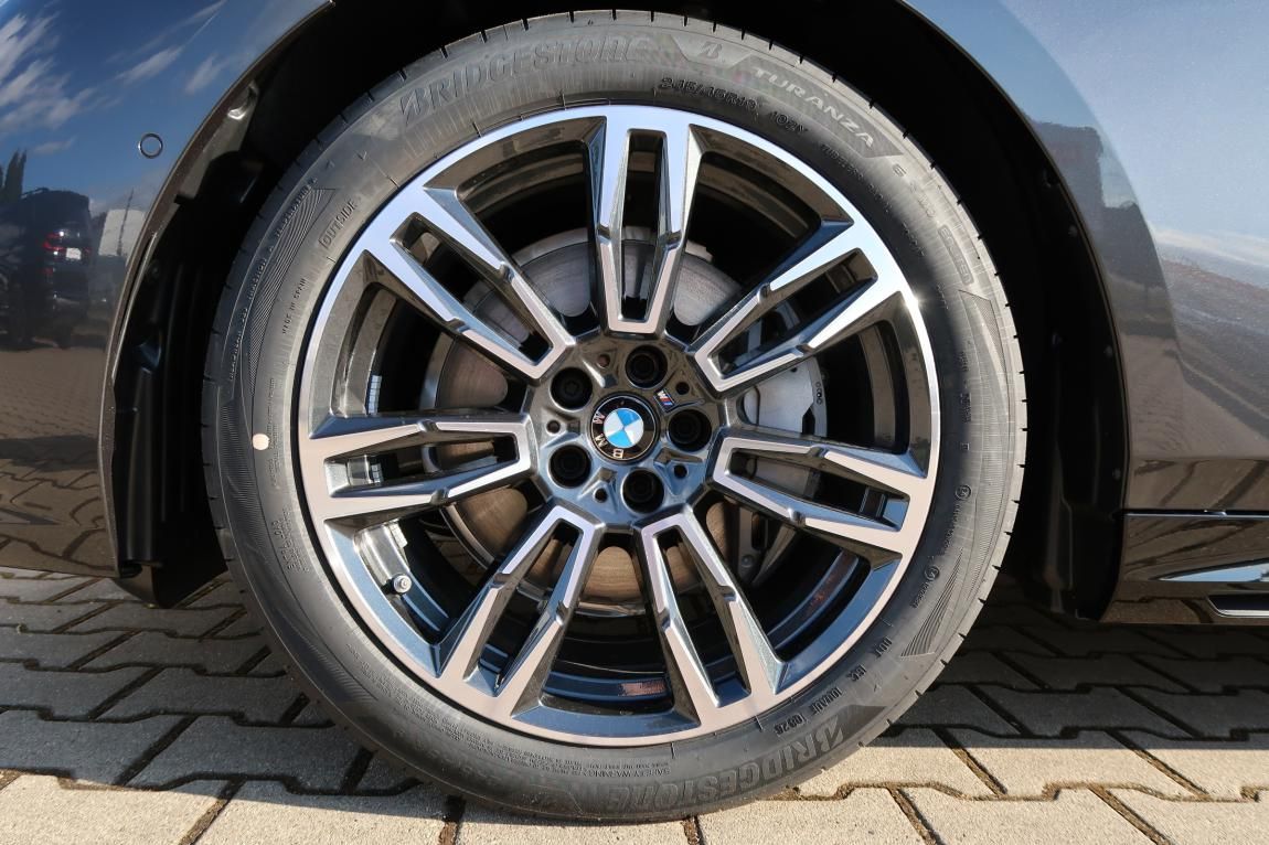 BMW Řada 5, 540d xDrive Sedan - fotka 6