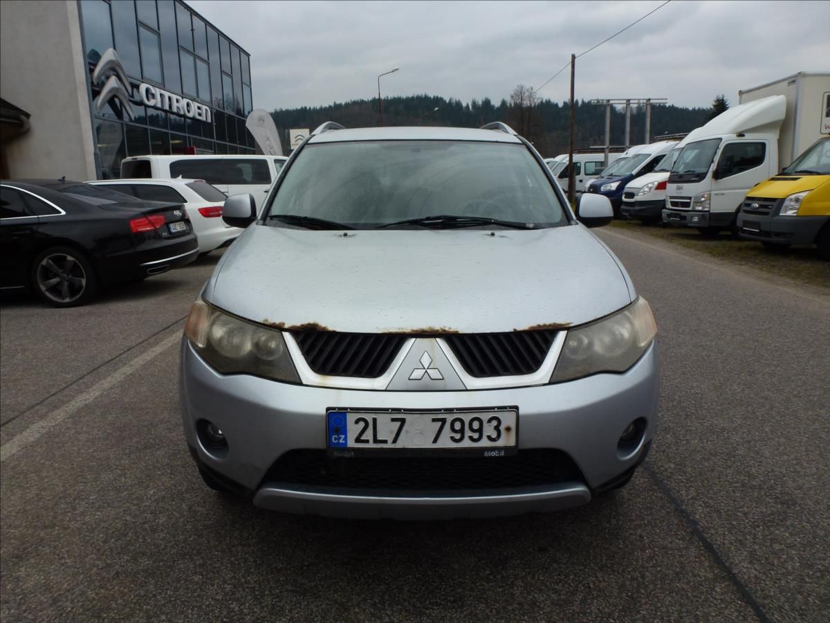 Mitsubishi Outlander, 2,0 Di-D 103KW (VW) 4x4 - fotka 3
