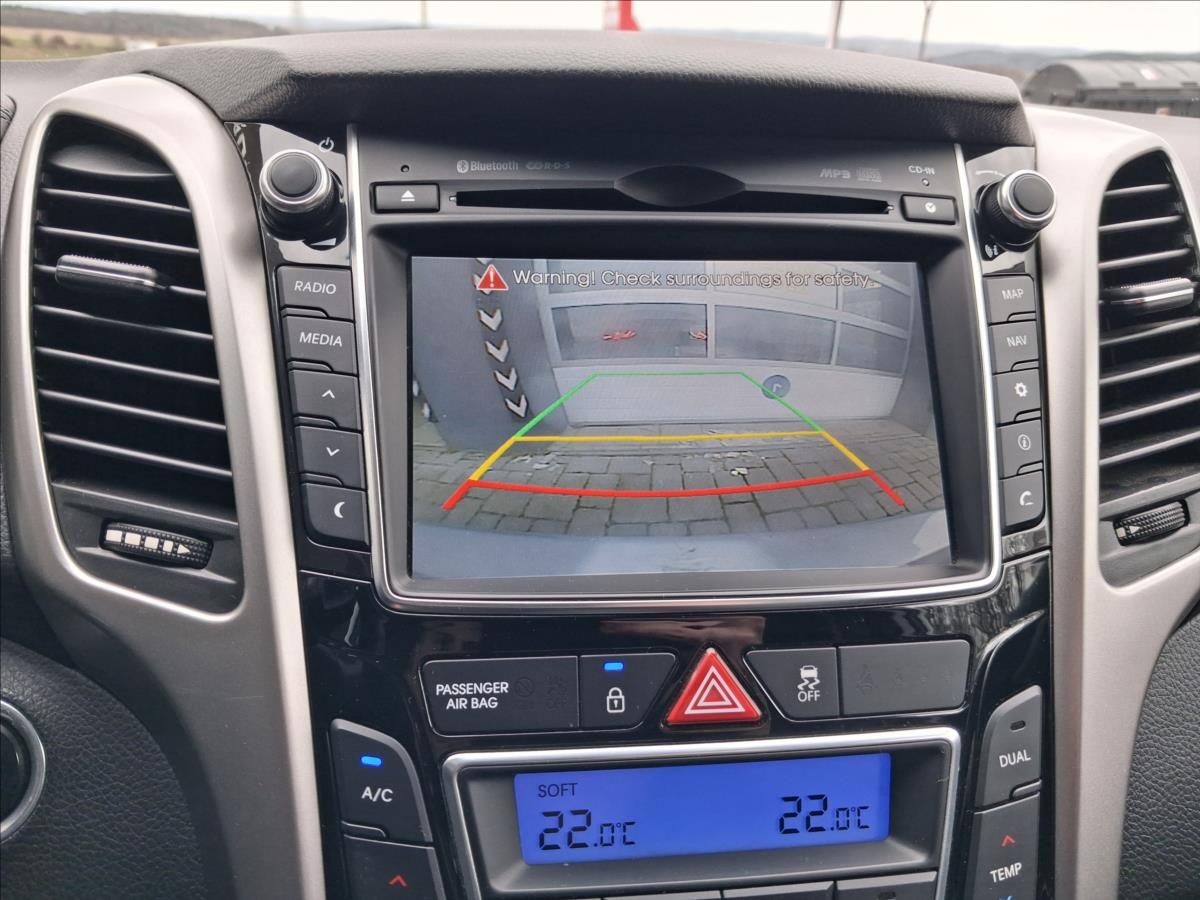 Hyundai i30, 1,6 GDI AT Weekend PANORAMA - fotka 6