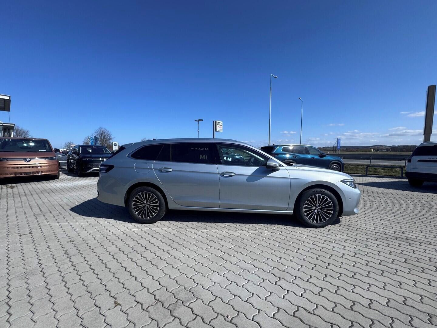 Volkswagen Passat, Elegance 2,0 TDI 110 kW  7 Aut - fotka 4