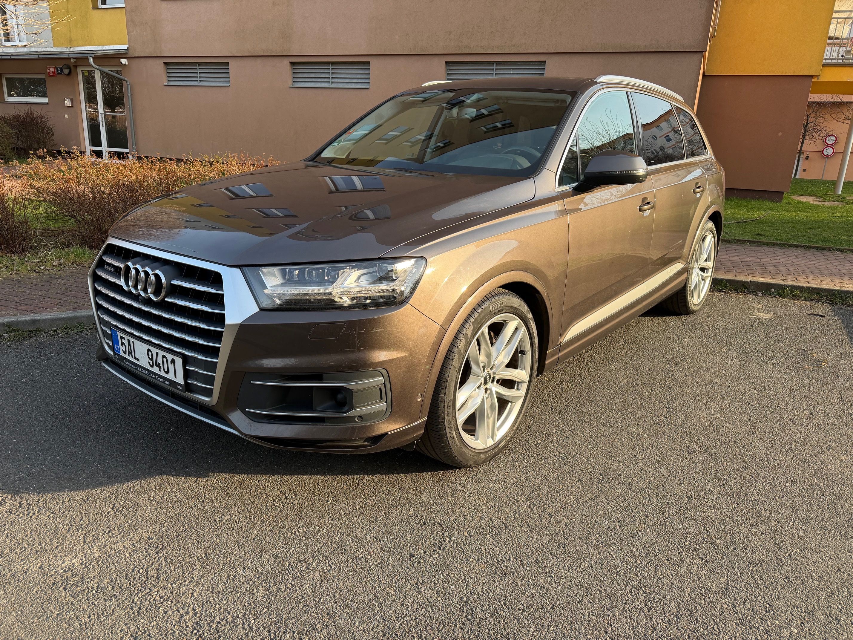 Audi Q7, 200 kW S-line Quattro CZ koup.