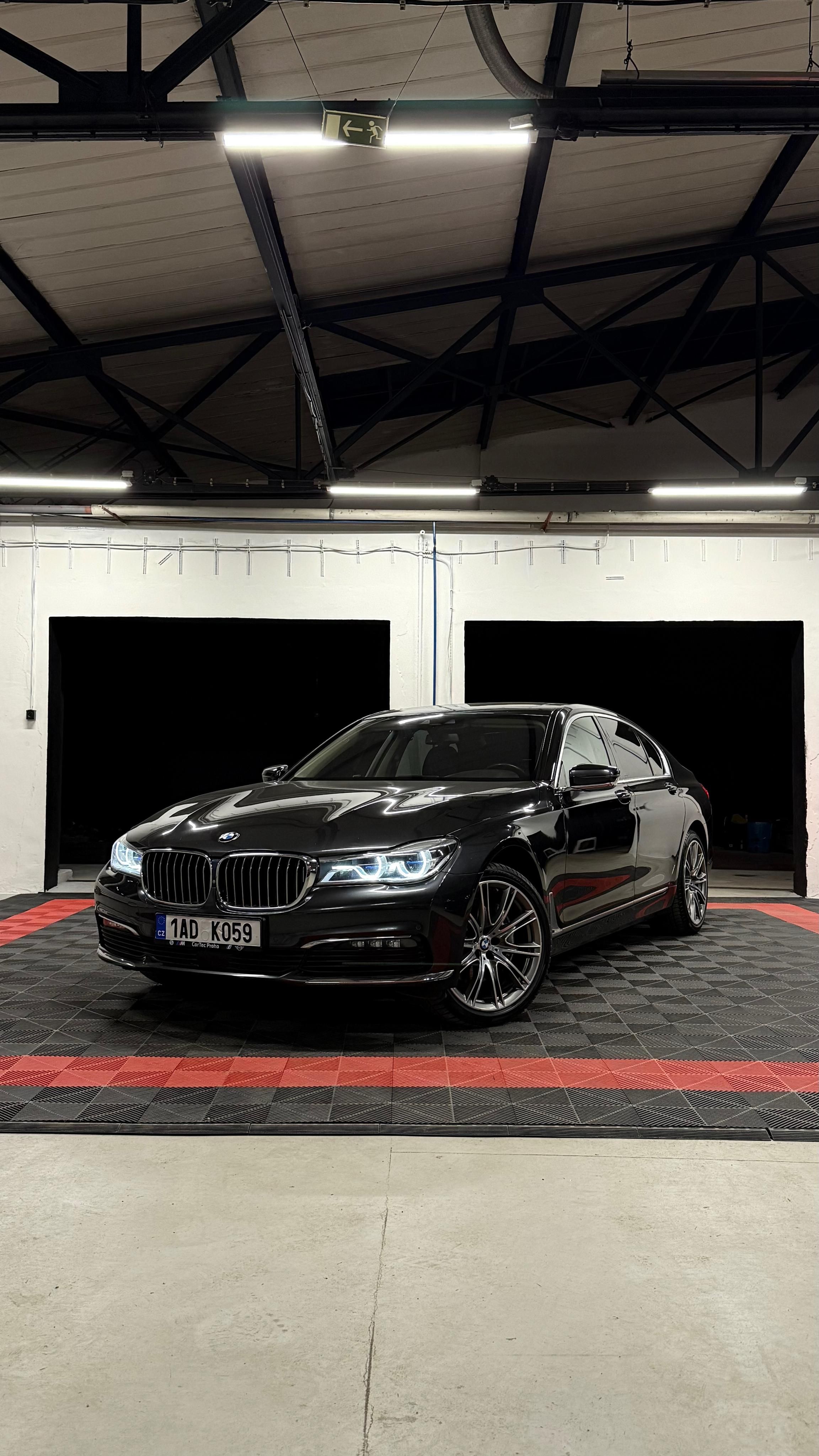 BMW Řada 7, plná výbava, masáž,Laser - fotka 2