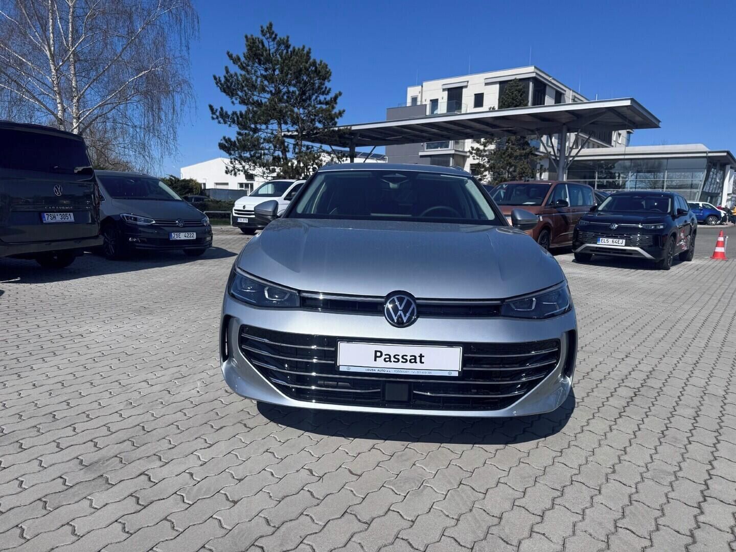 Volkswagen Passat, Elegance 2,0 TDI 110 kW  7 Aut - fotka 2