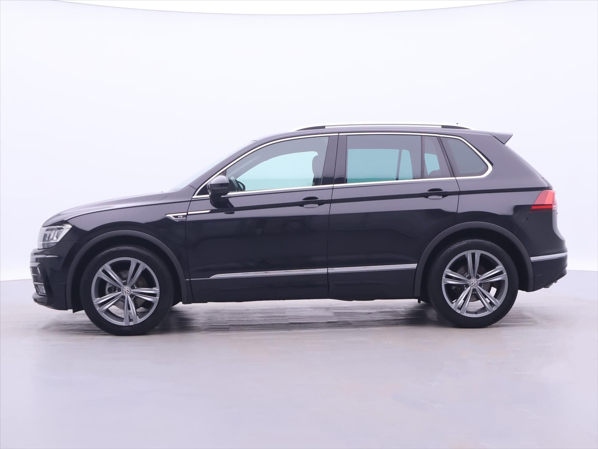 Volkswagen Tiguan, 1,5 TSI R-line virtual DPH LED - fotka 4