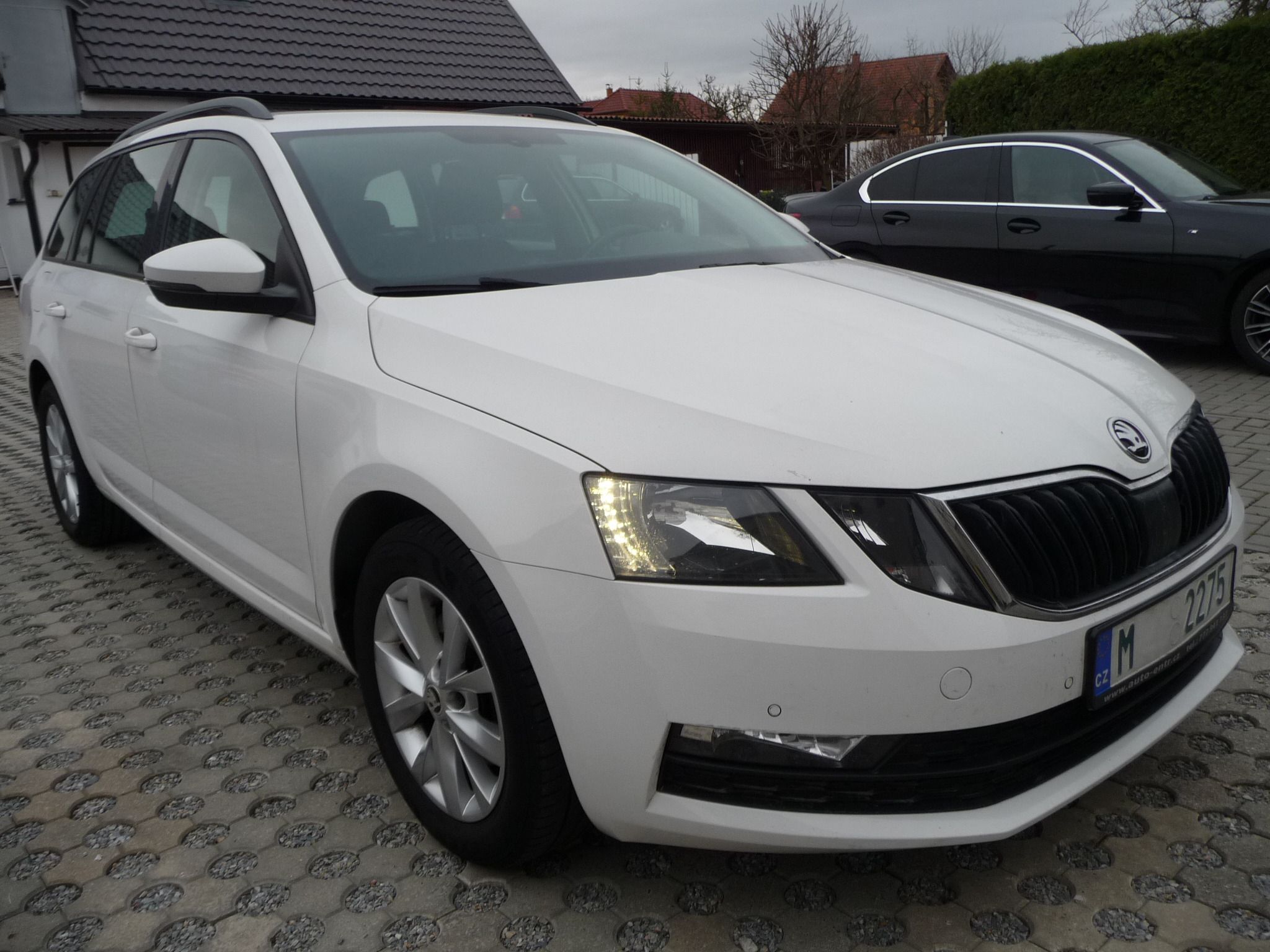 Škoda Octavia, 1.0 i 85kw  Business DSG 1.maj - fotka 3
