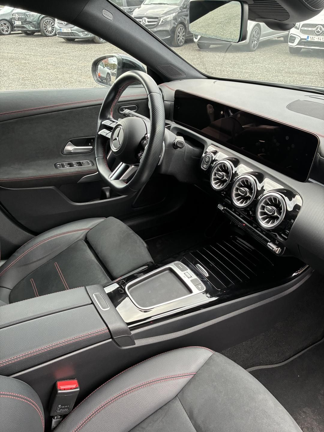Mercedes-Benz CLA, 200d shooting brake - fotka 6