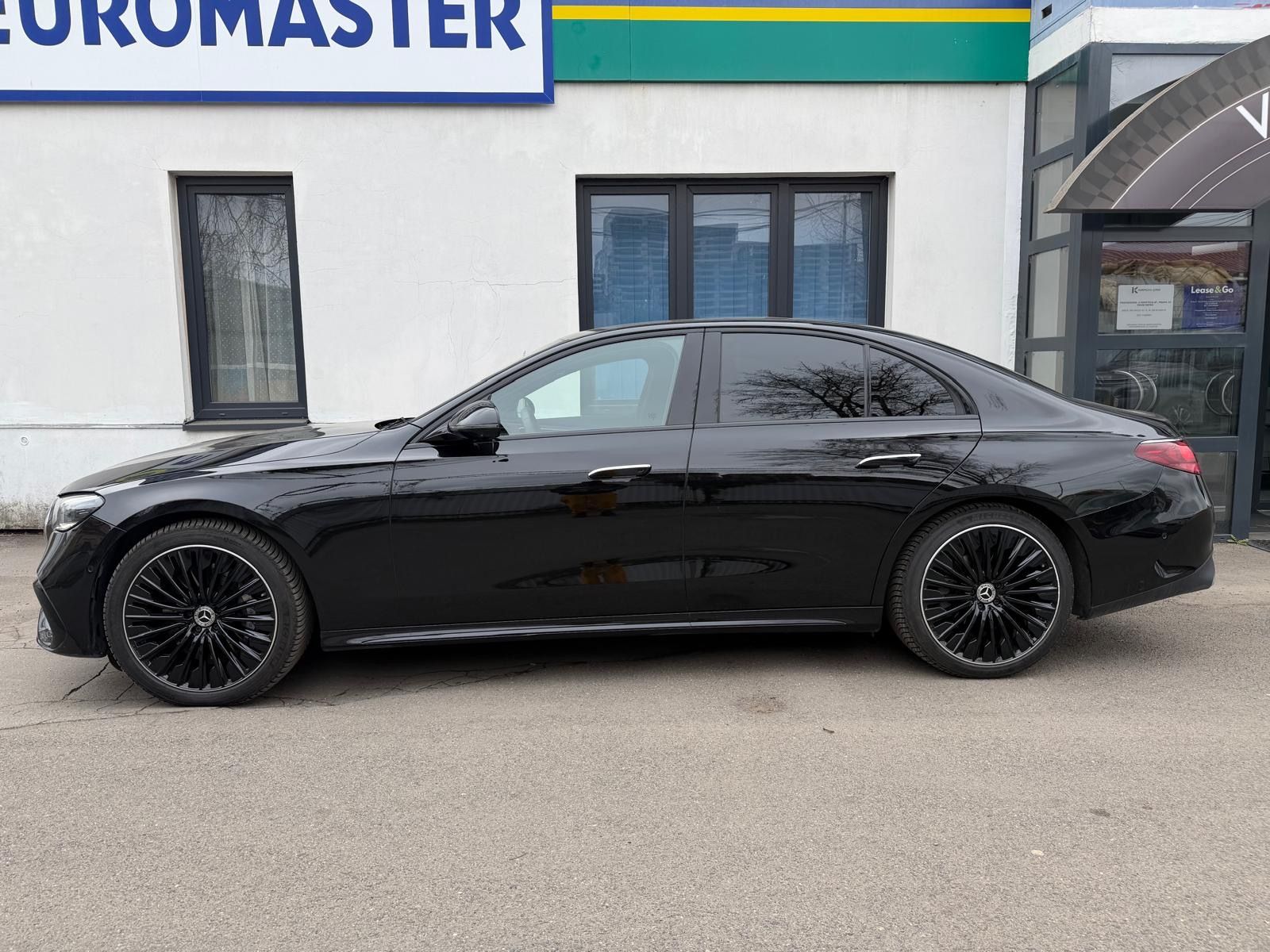 Mercedes-Benz Třídy E, 220d 4Matic AMG CZ 1.Maj - fotka 3
