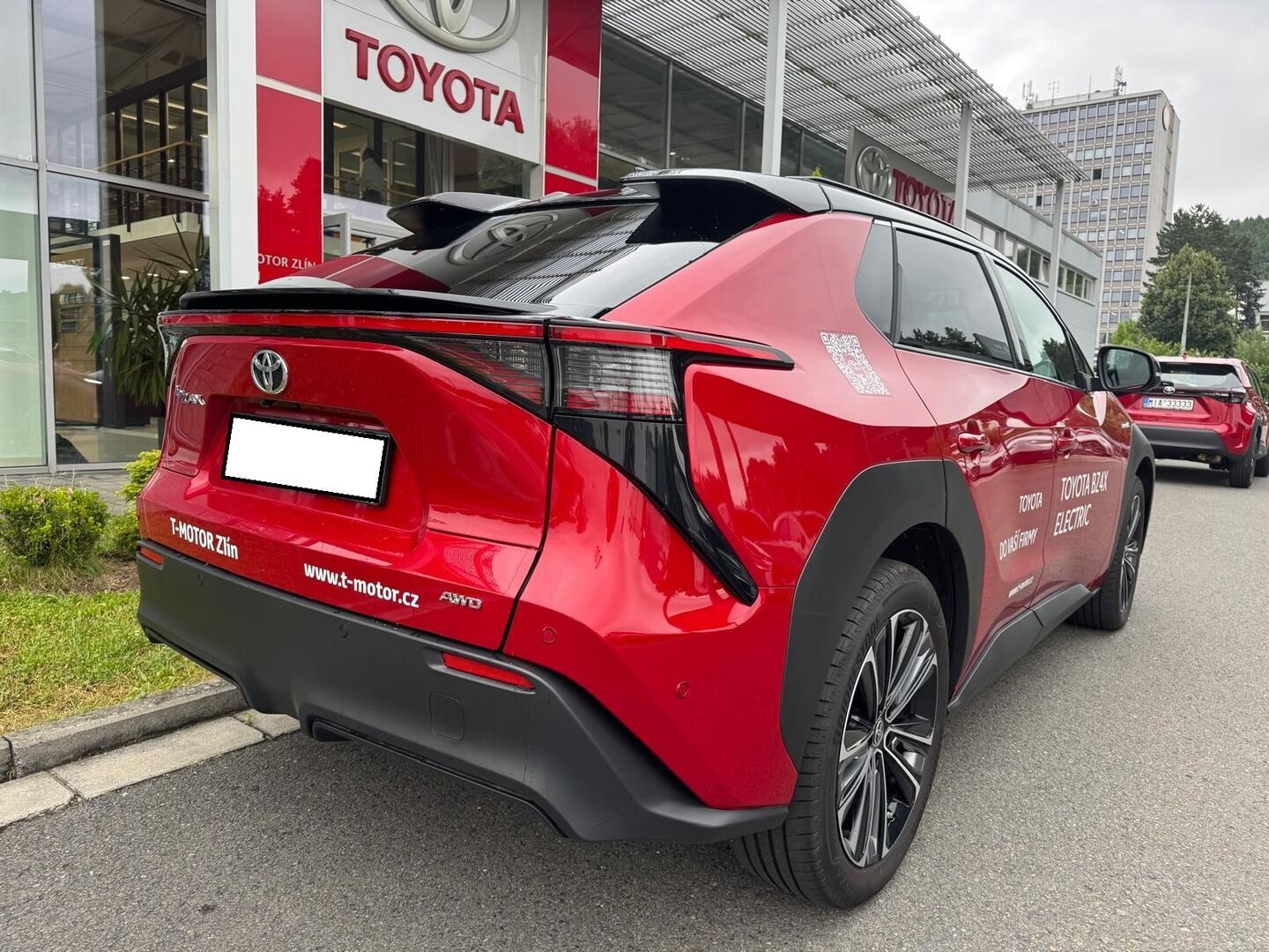 Toyota bZ4X, 71.4kWh 4x4 Executive - fotka 3
