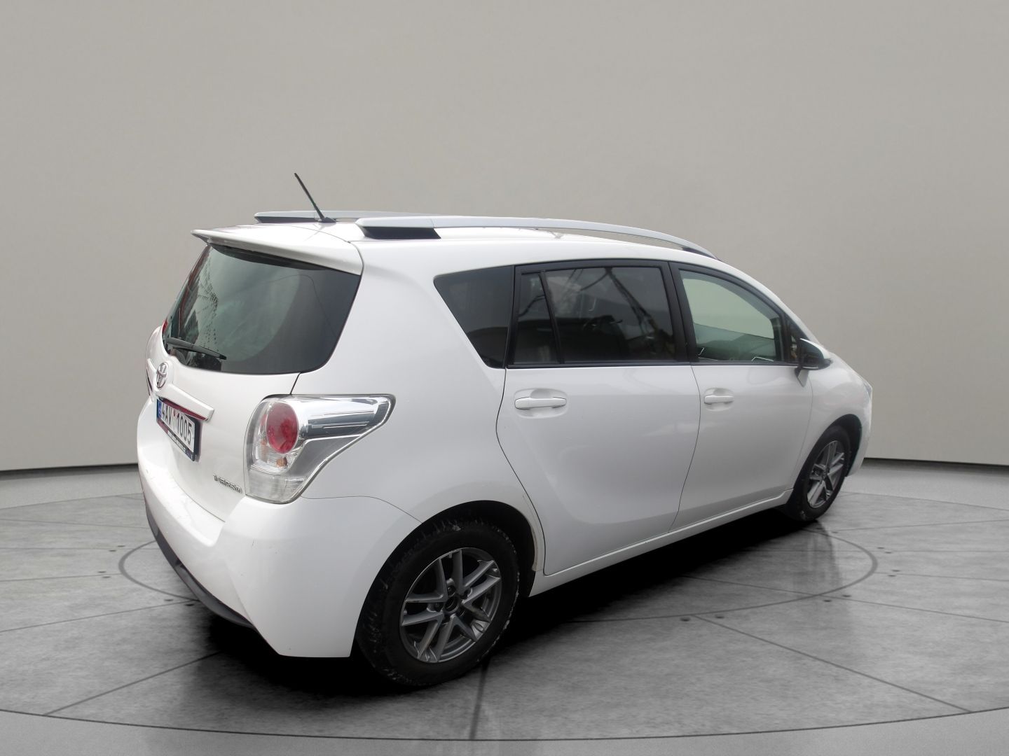 Toyota Verso, 1,6 D4D 82kW Nové v ČR! 2xkola - fotka 5