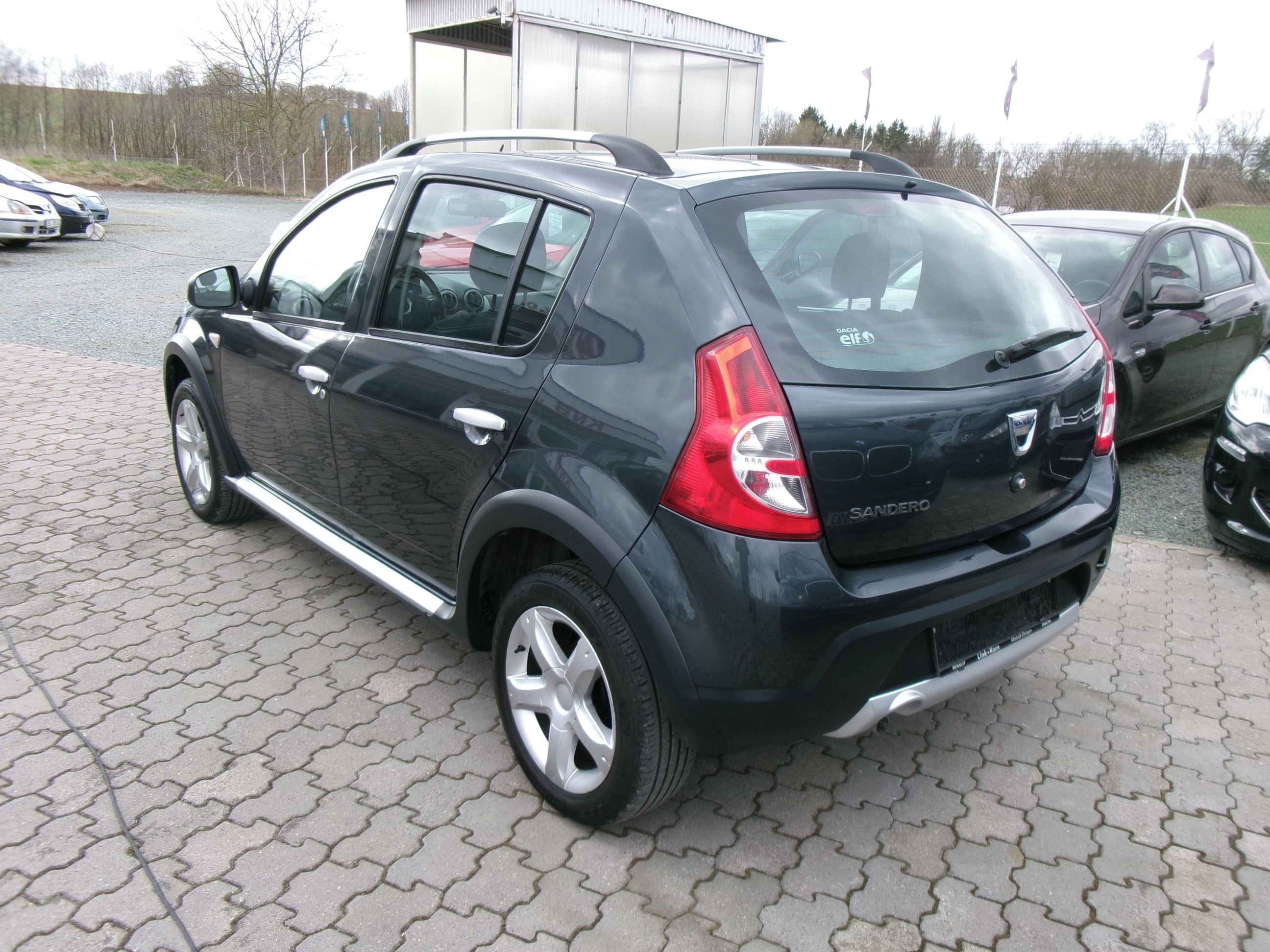Dacia Sandero, 1.6i Stepway,2x kola - fotka 5