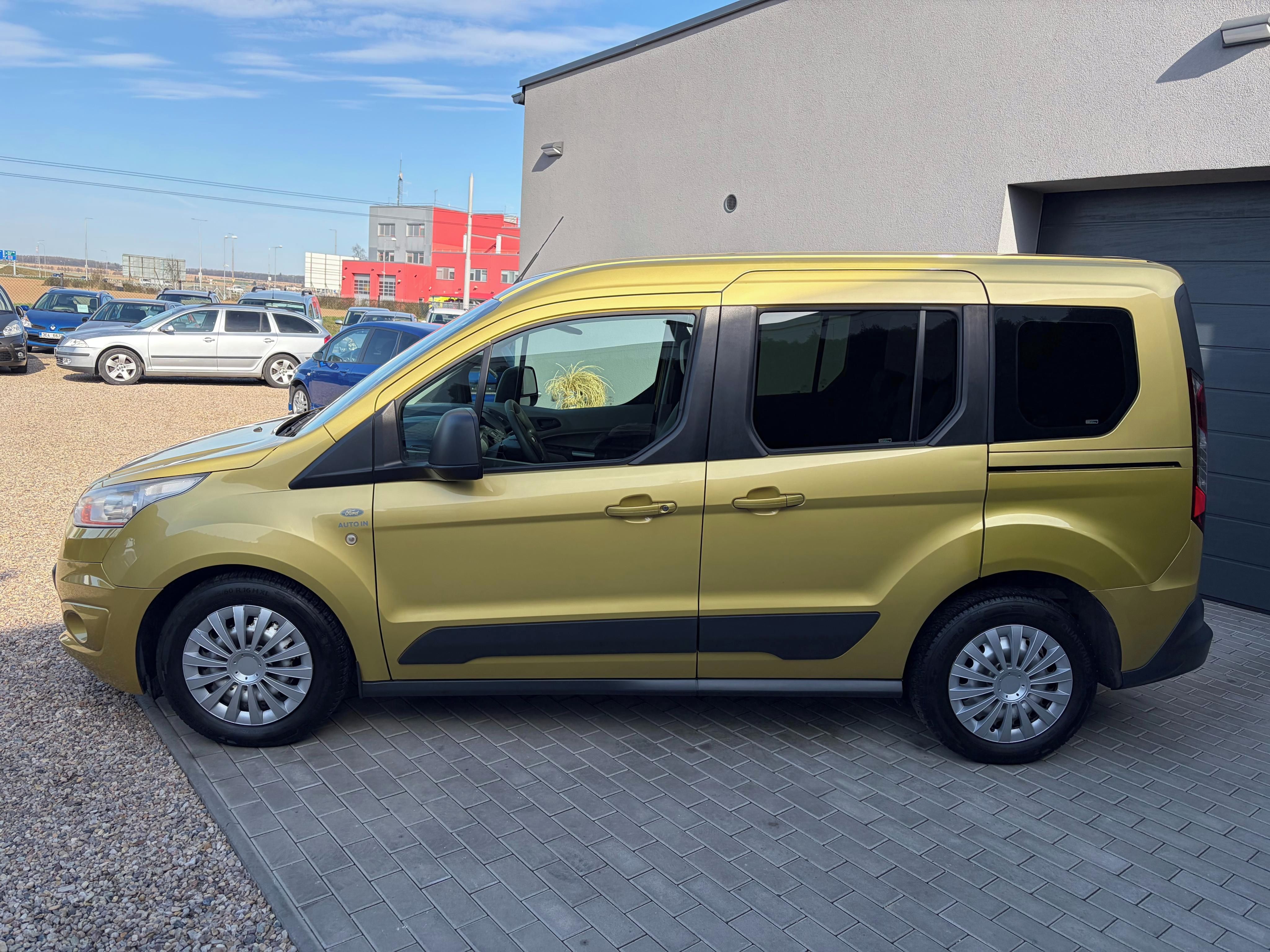 Ford Tourneo Connect, 1.0 74KW, Nový MOTOR - fotka 6