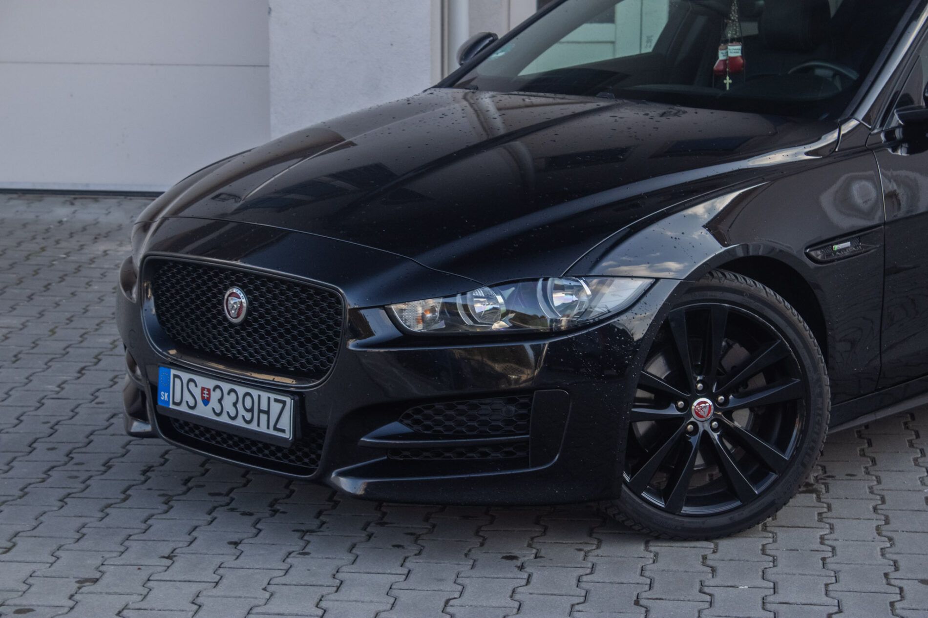 Jaguar XE - fotka 2