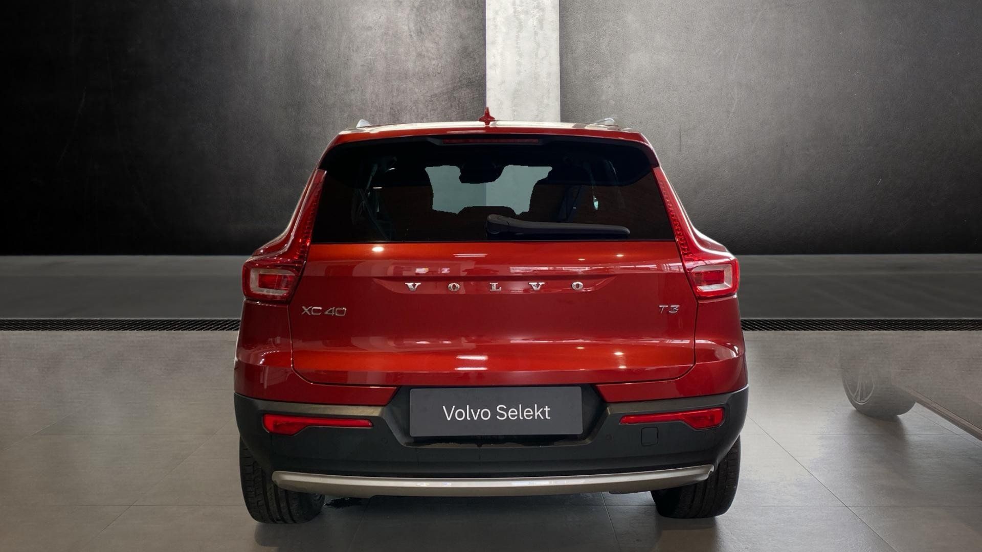 Volvo XC40, MOMENTUM, T3 FWD, 120 kW / 163 - fotka 2