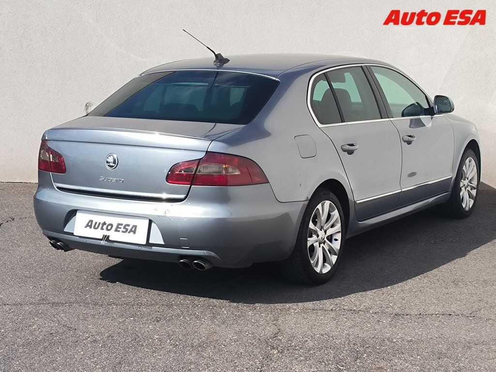 Škoda Superb, 3.6 FSi 4x4,Elegance,AT - fotka 4