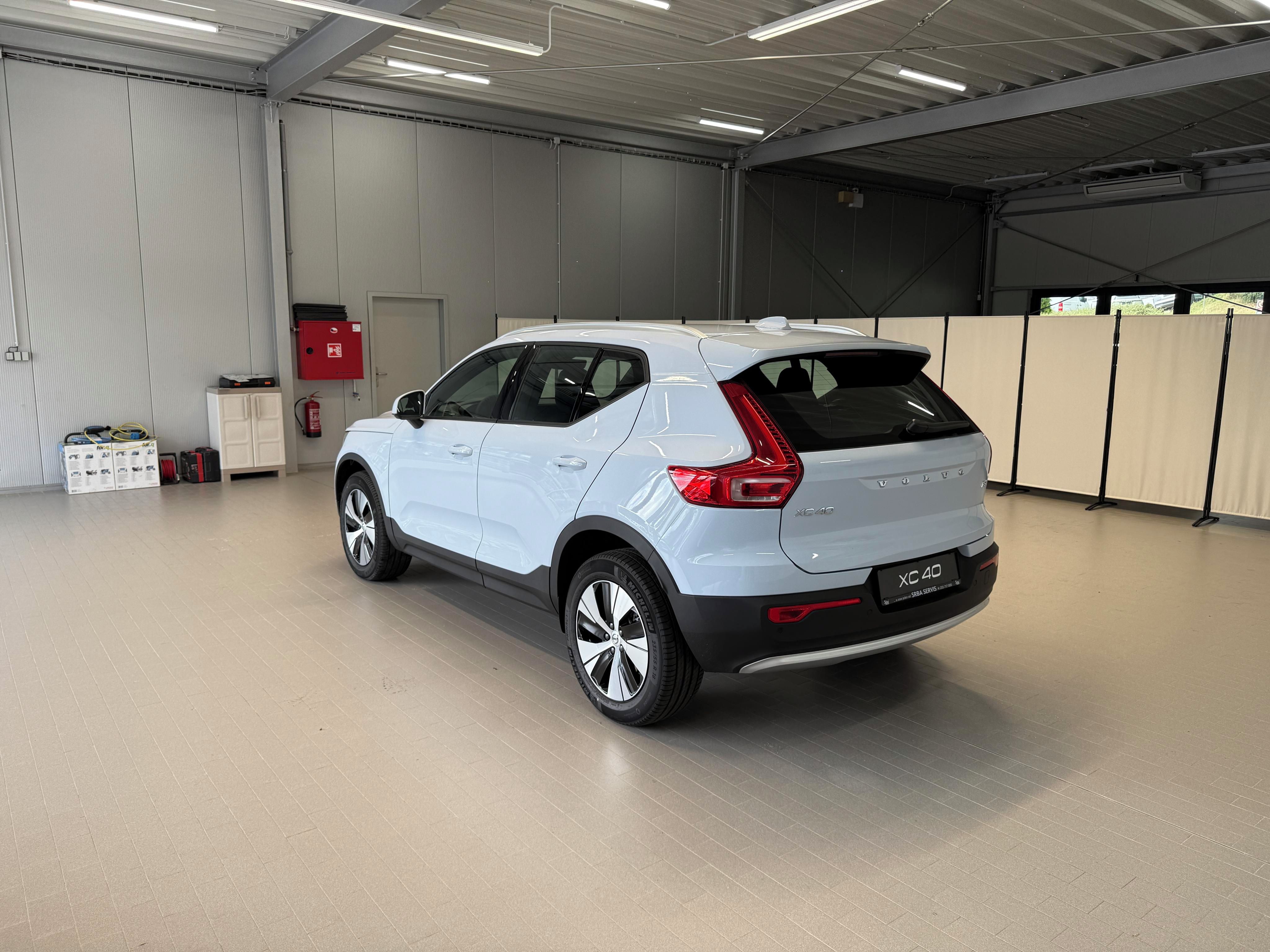 Volvo XC40, B3 2.0L 163 HP AT7 FWD CORE - fotka 2