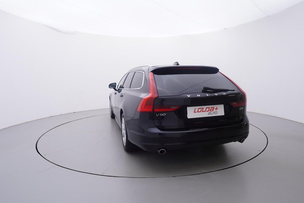 Volvo V90, Momentum 2.0 140 kW - fotka 4