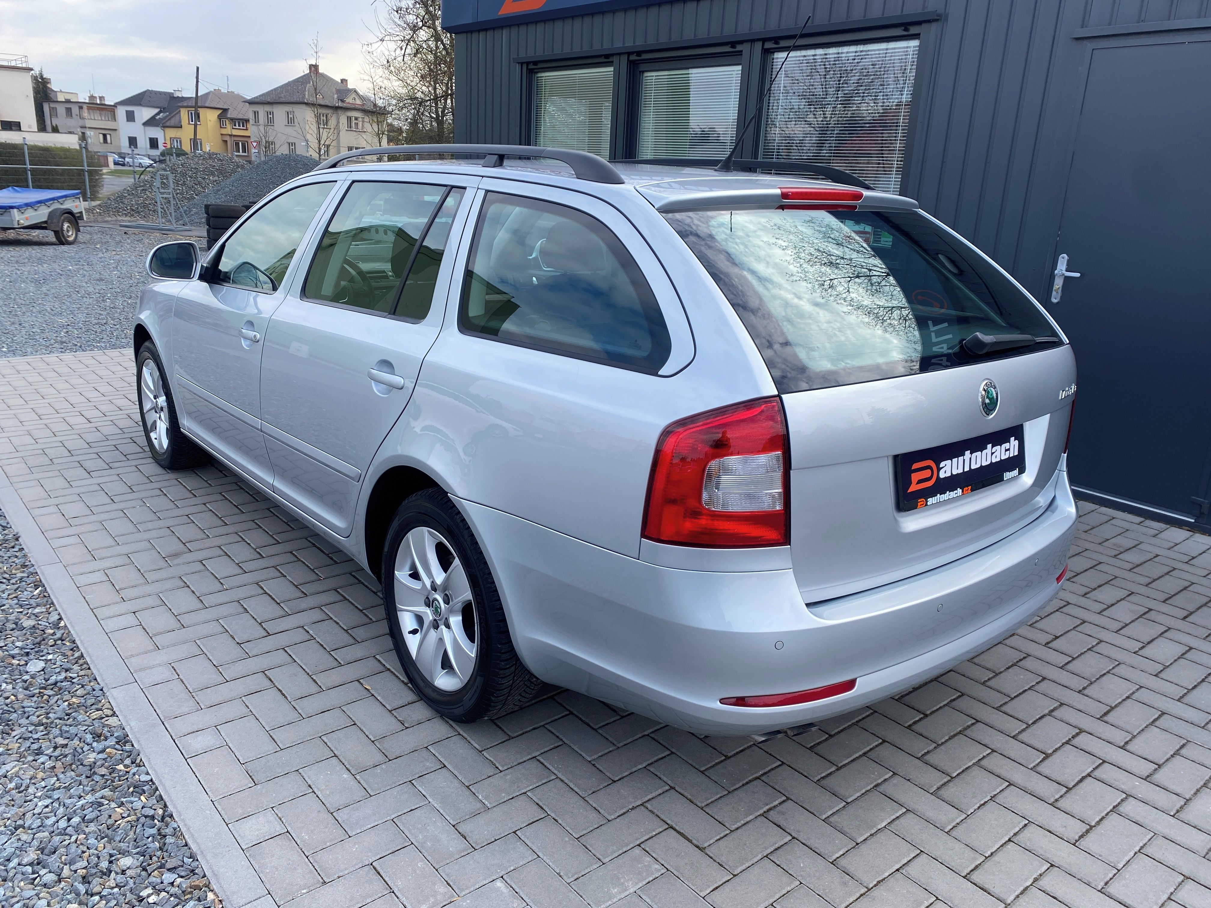 Škoda Octavia, 1.4 TSI 90kW -ELEGANCE-PDC-ALU - fotka 3