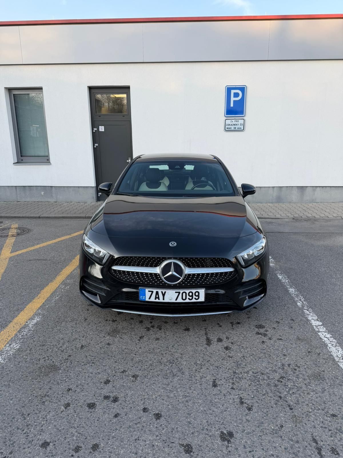 Mercedes-Benz Třídy A, Mercedes-Benz A180d sedan - fotka 3