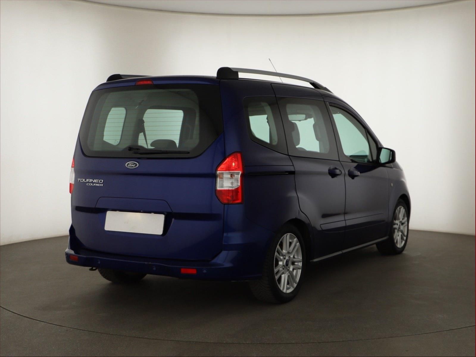 Ford Tourneo Courier, 1.6 TDCi, 5 míst, Titanium - fotka 5