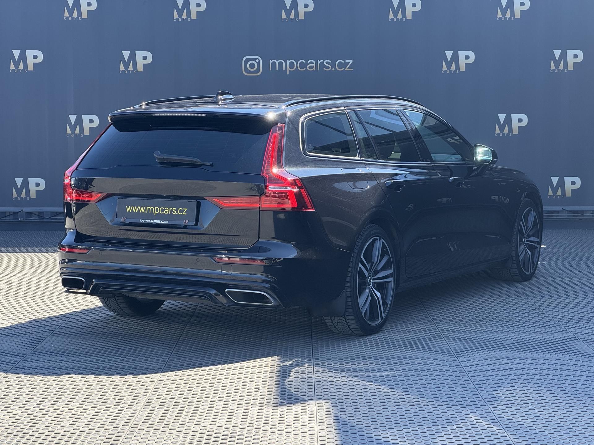 Volvo V60, 2,0 T8 4X4, Recharge, Polestar - fotka 6