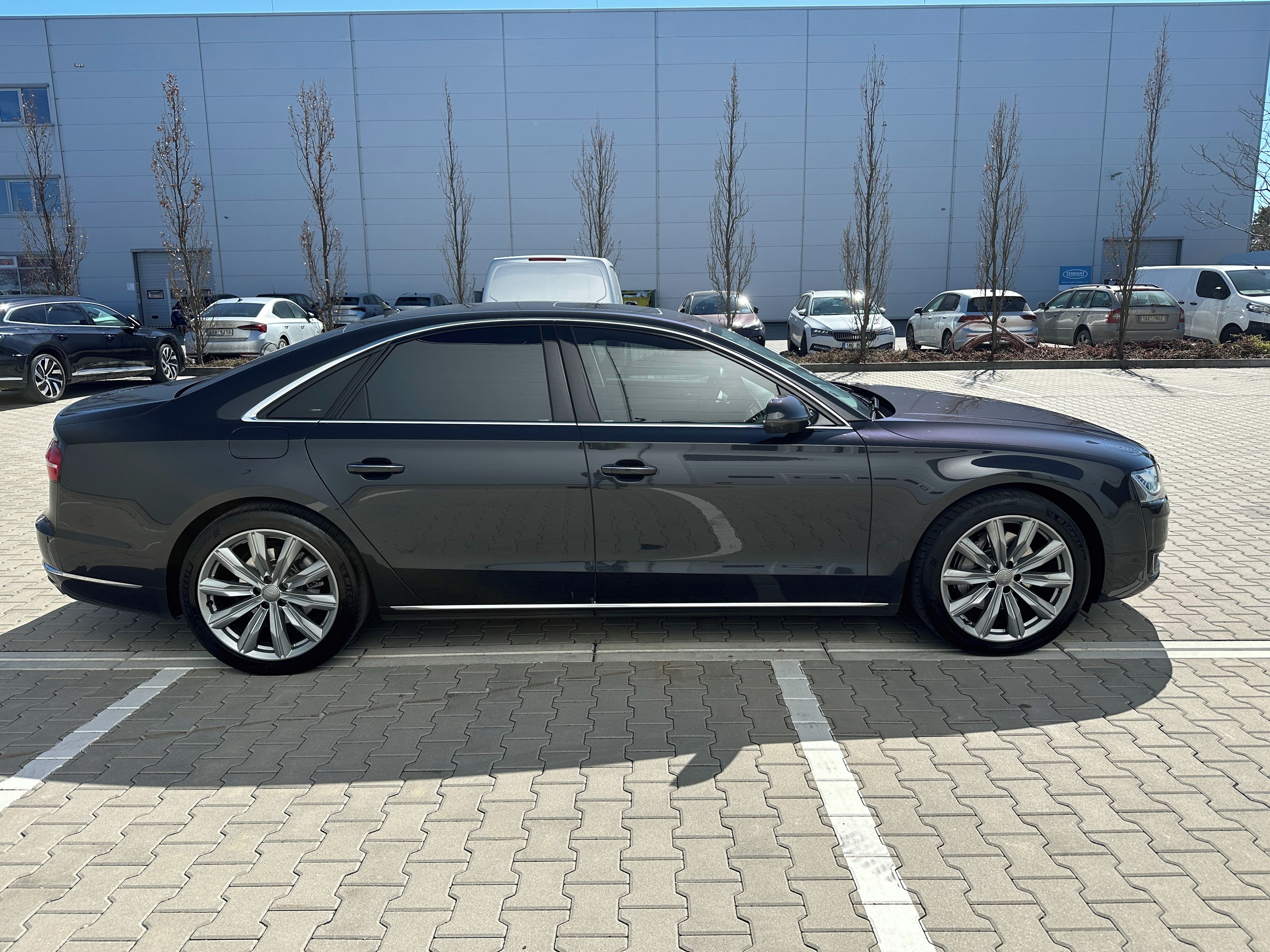 Audi A8, 3.0 TDi 190kw, ČR, 2.maj,serv. - fotka 4