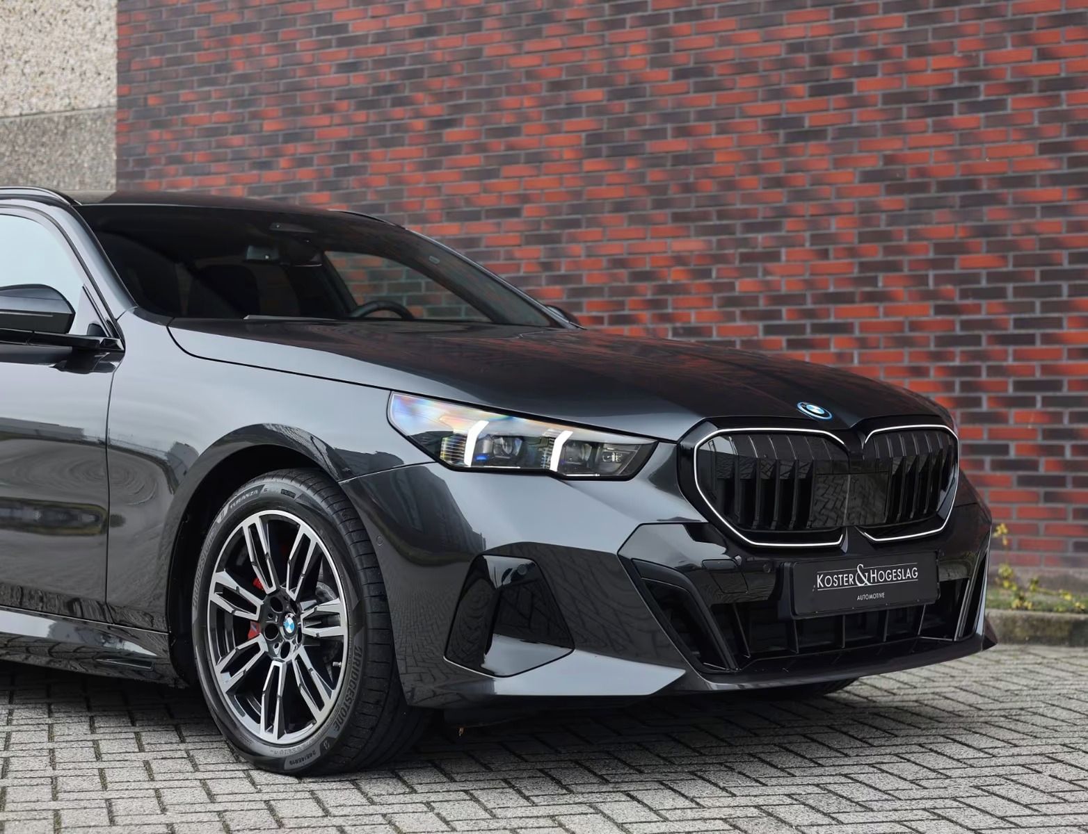 BMW Řada 5, 550e Touring xDrive M Sport - fotka 4