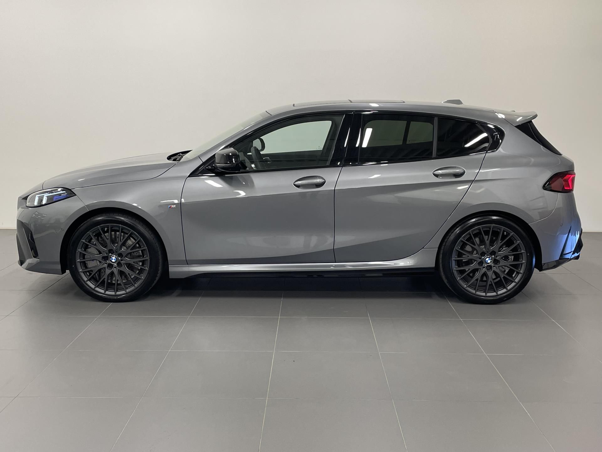 BMW Řada 1, M135i xDrive M Technik - fotka 3
