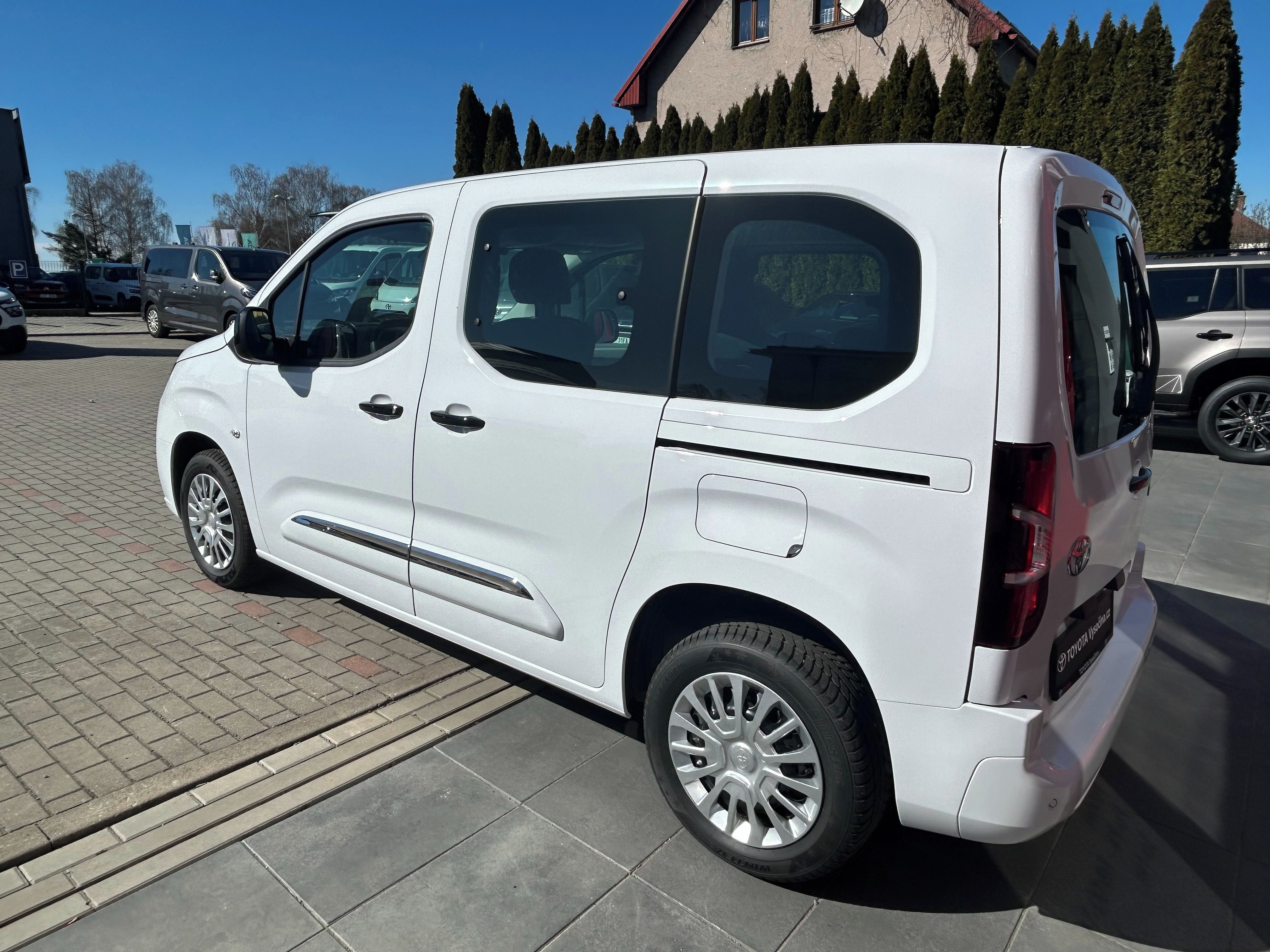 Toyota Proace City Verso, 1,5D 100 PS Short Busines - fotka 2