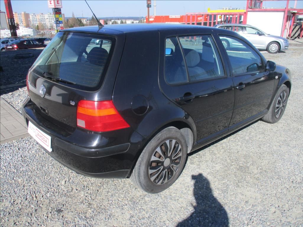 Volkswagen Golf, 1,6 i, klimatizace, ABS, - fotka 5