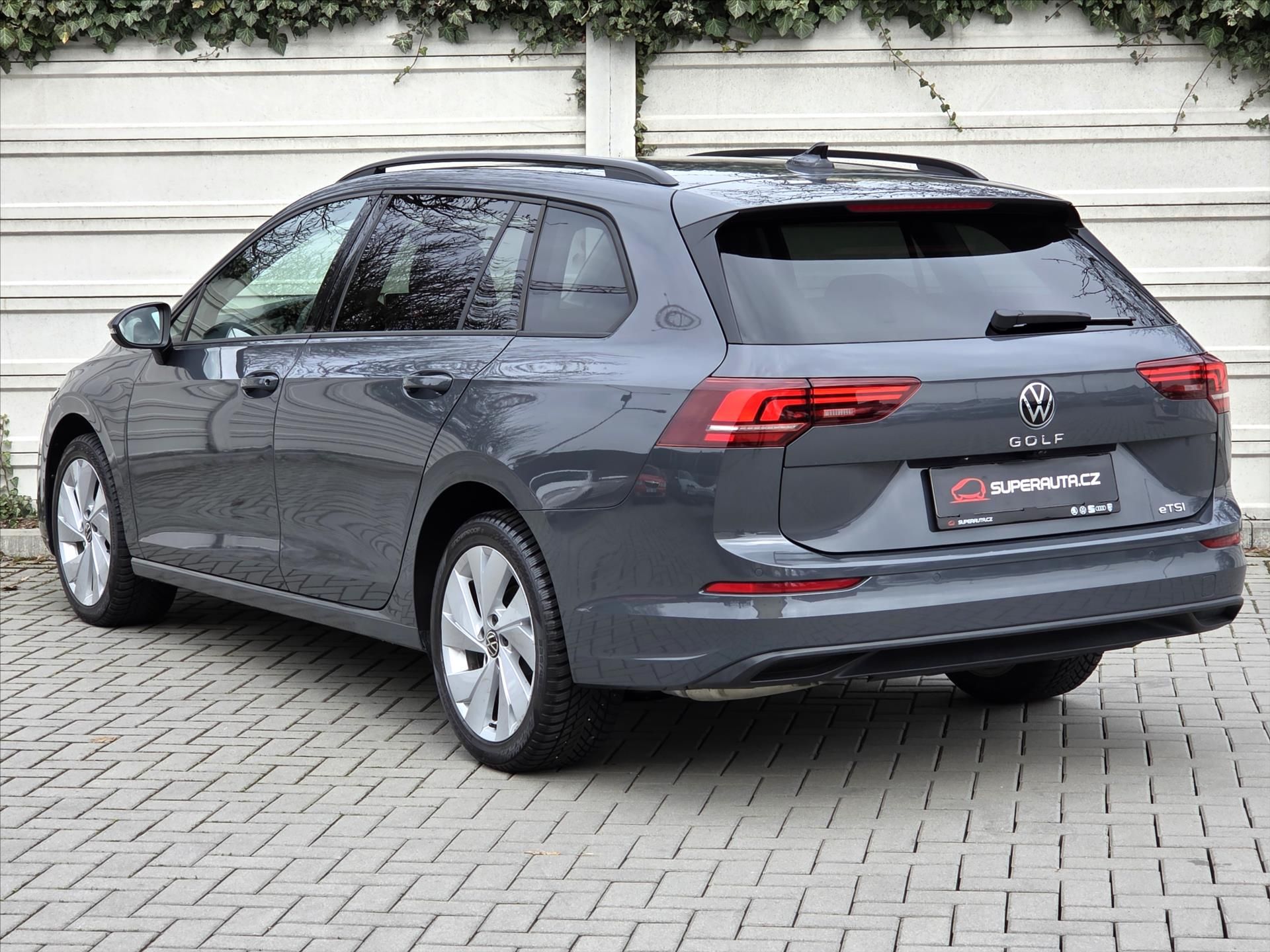 Volkswagen Golf, 1,5 eTSi 110kW DSG Life Tov.zá - fotka 4